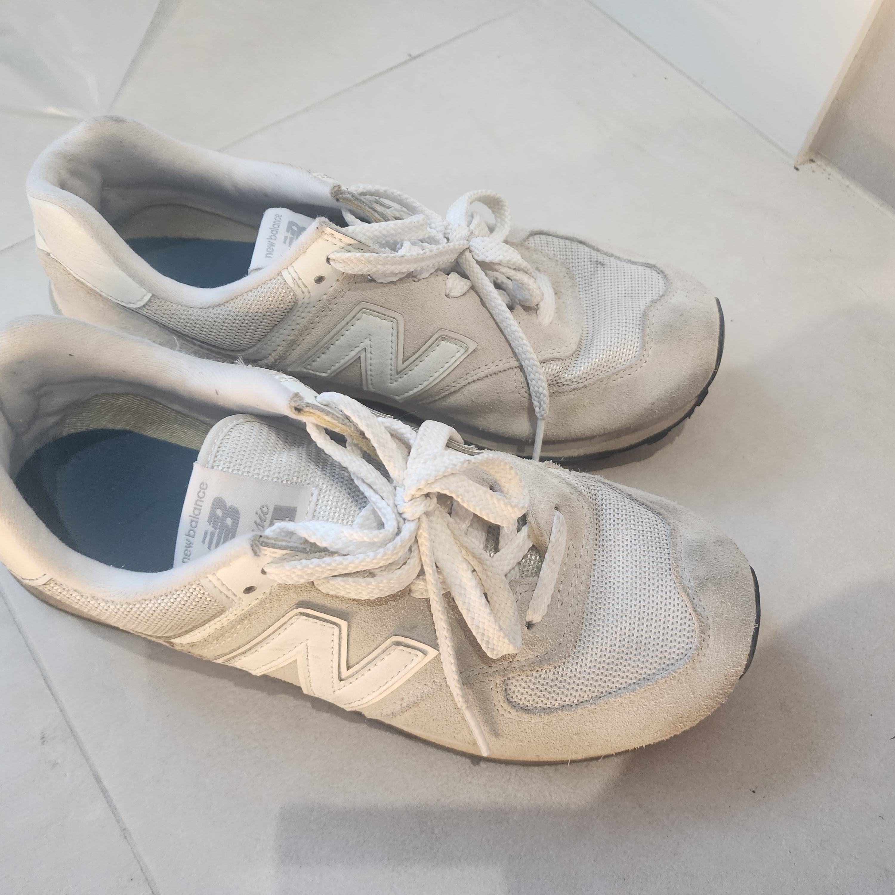 New Balance 574 Ivory - D Standard 착용 스타일