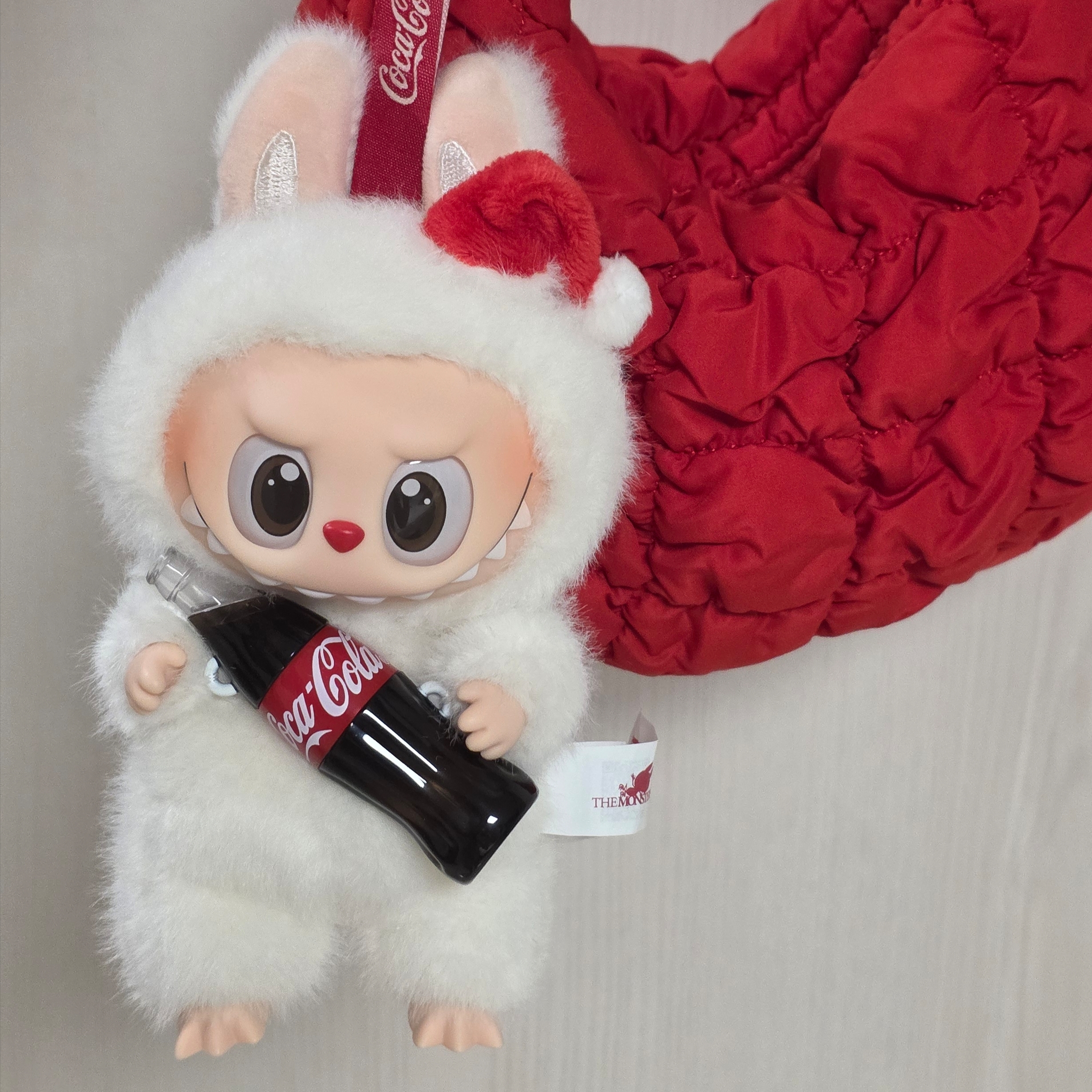 COS Quilted Micro Bag Red, Pop Mart Labubu Coca Cola Series Surprise Shake Keyring (Opened Case) 착용 스타일 - 2