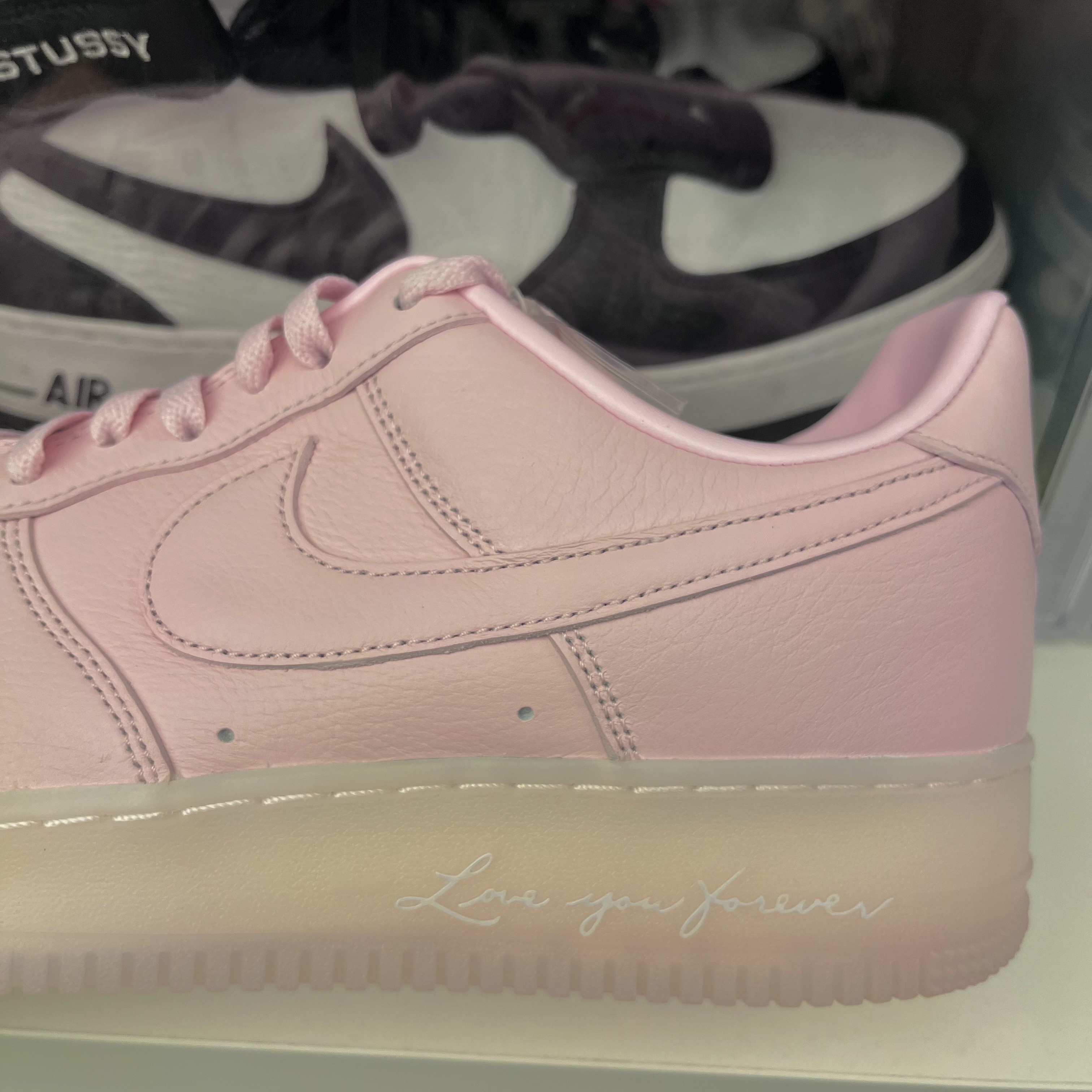 Nike x Drake Nocta Air Force 1 Low SP Certified Lover Boy Pink Foam 착용 스타일 - 4