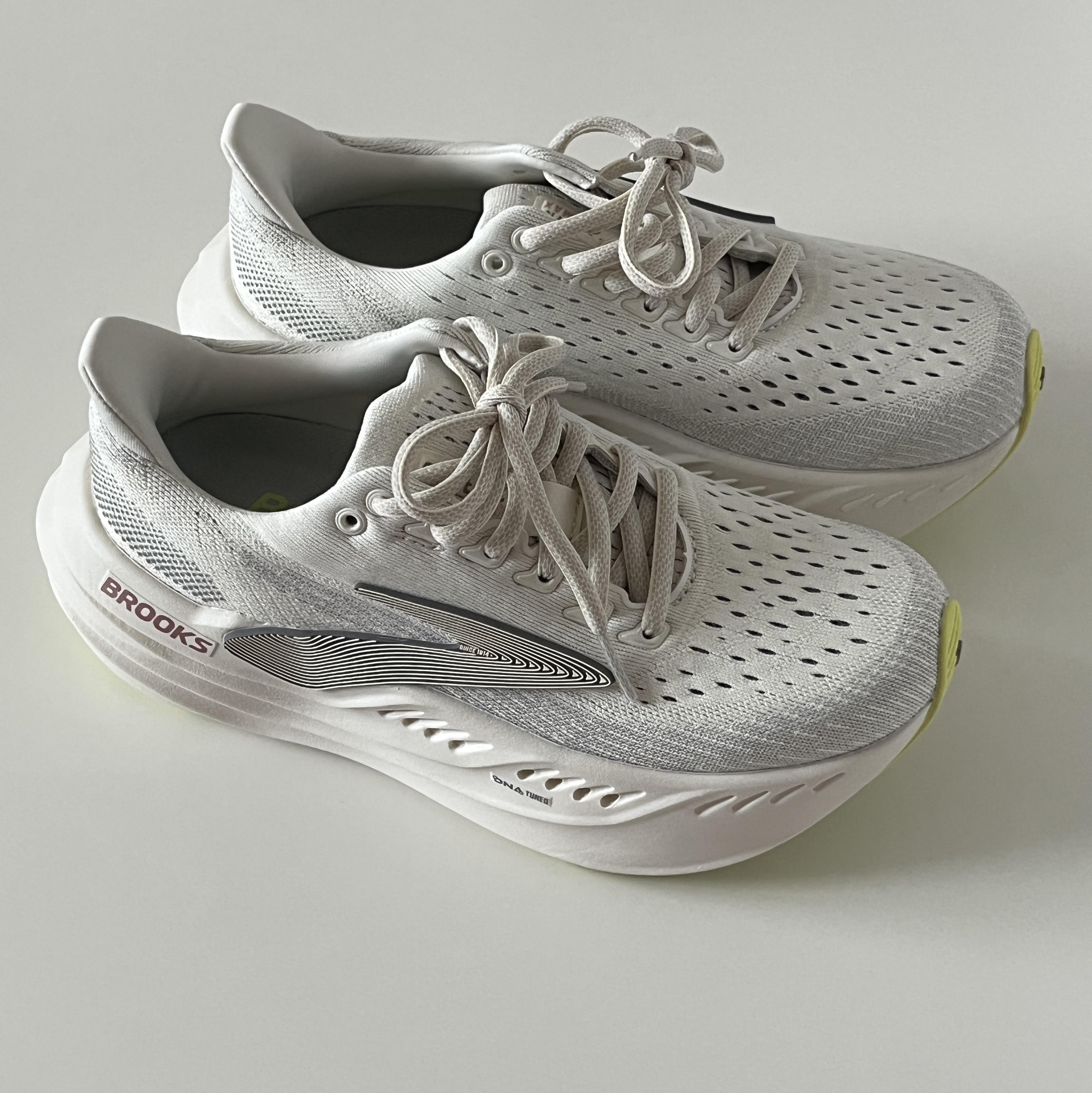 (W) Brooks Running Glycerin Max White - B Medium 착용 스타일