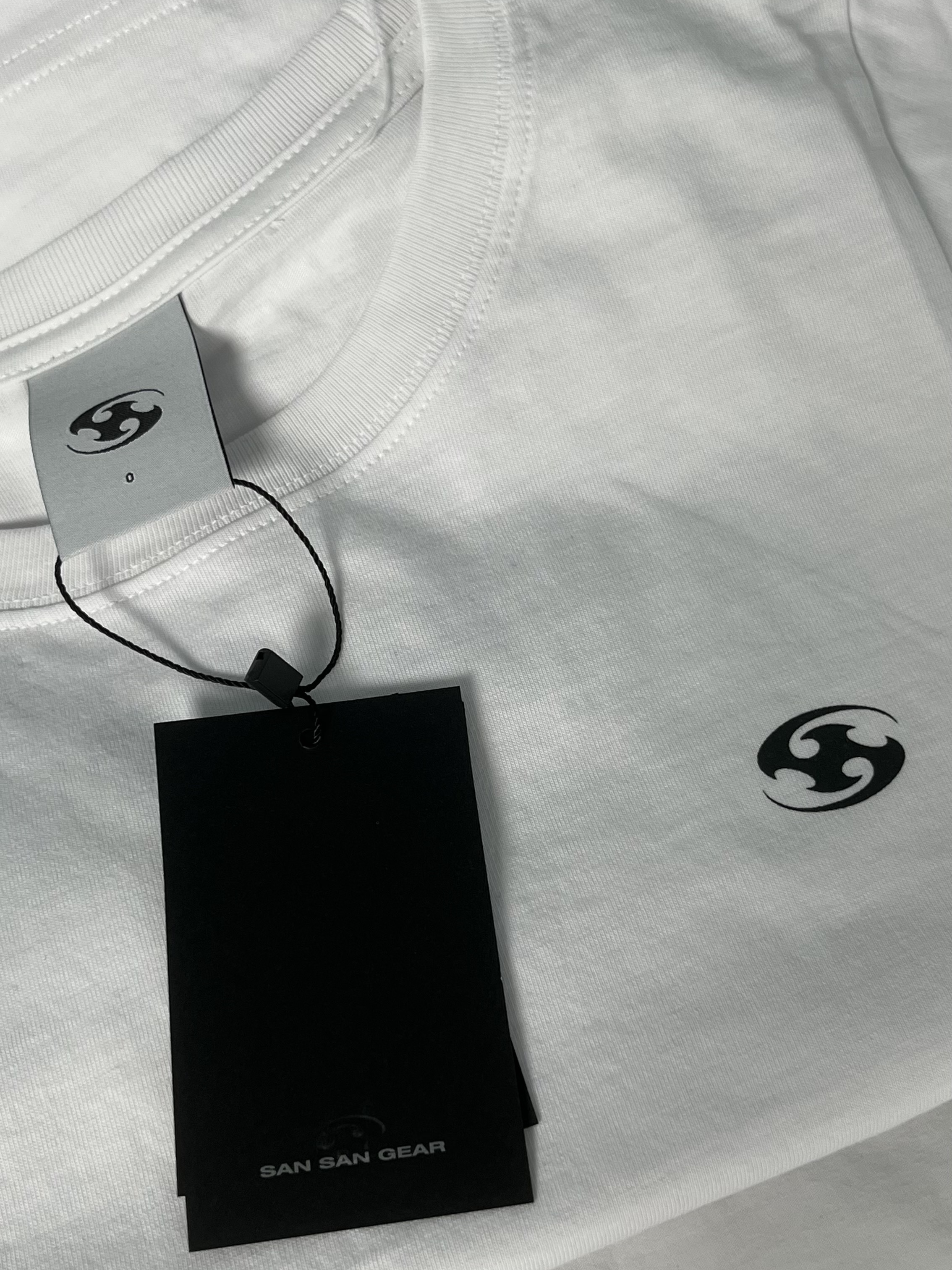 Sansan Gear Logo Women T-Shirt White_25SS 착용 스타일 - 2