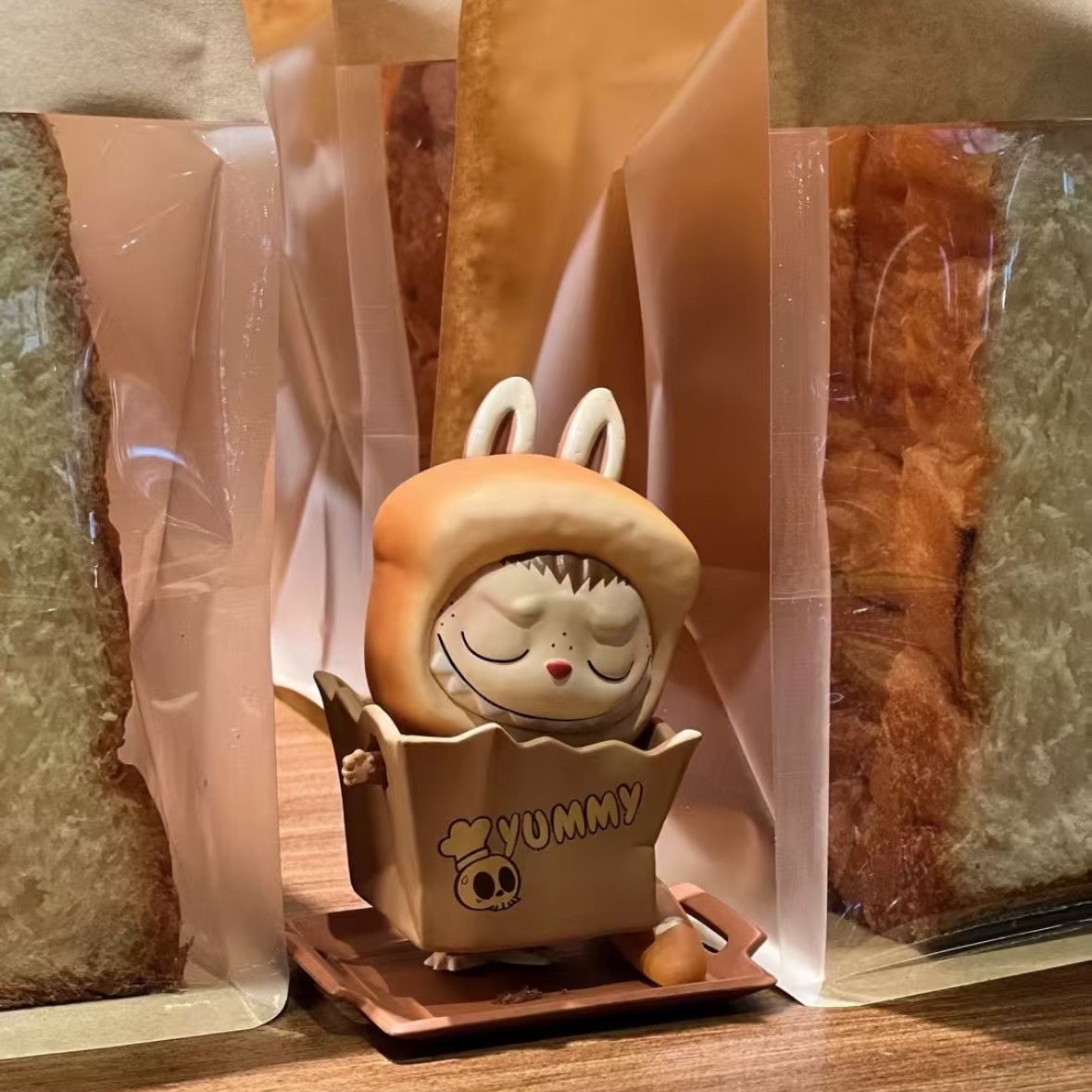 Pop Mart Labubu Almost Hidden Series Bread Bag (Opened Case) 착용 스타일