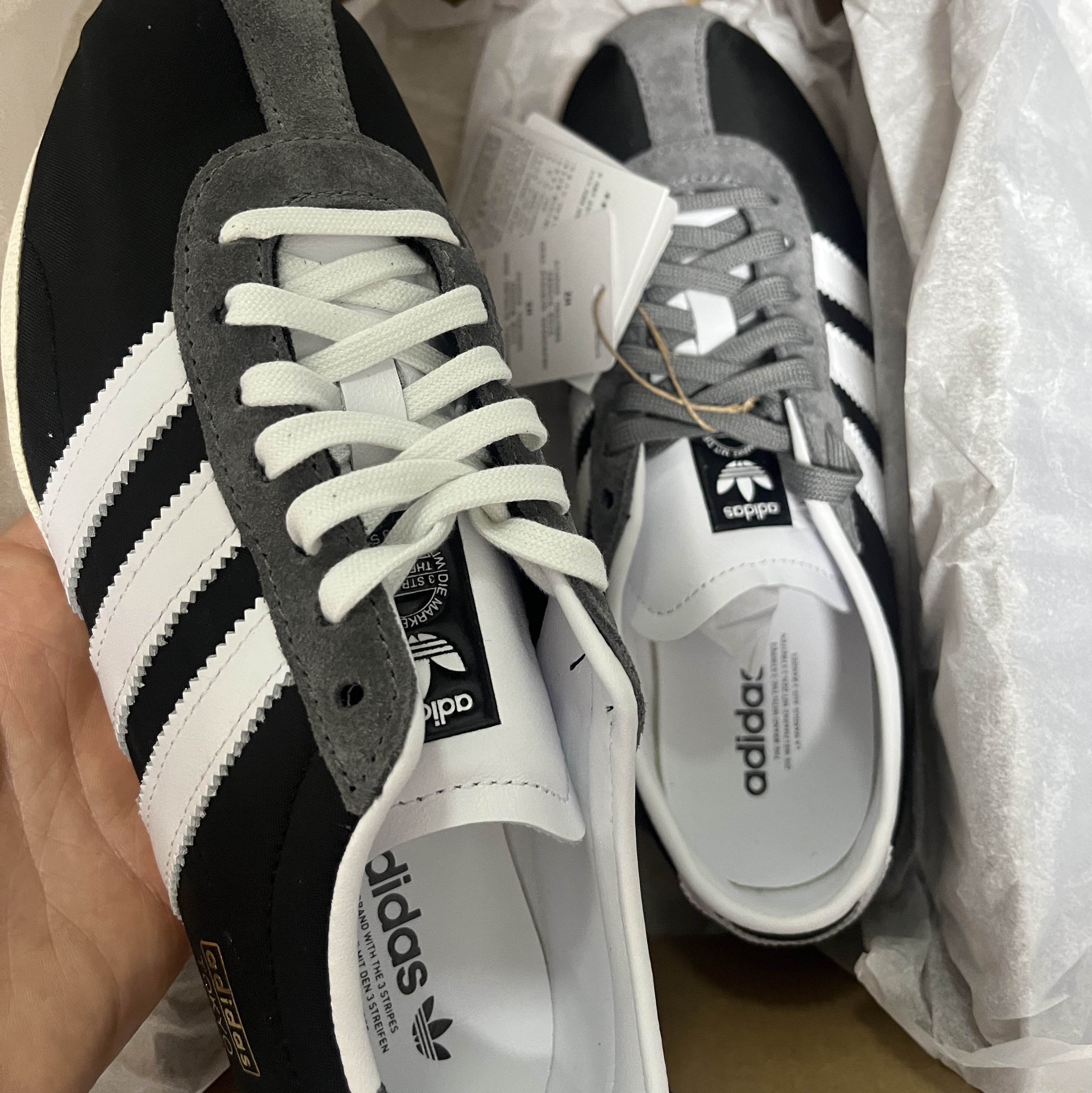 (W) Adidas Tokyo Black 착용 스타일