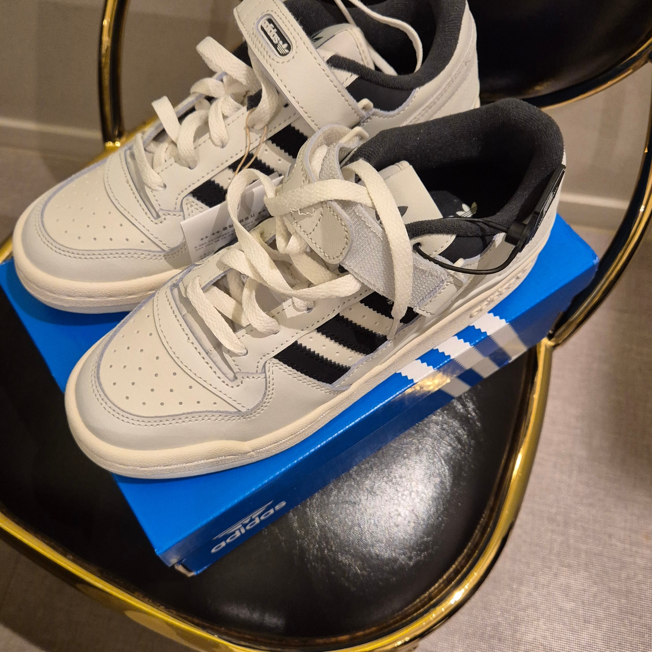 Adidas Forum Low Orbit Grey Core Black Carbon 착용 스타일