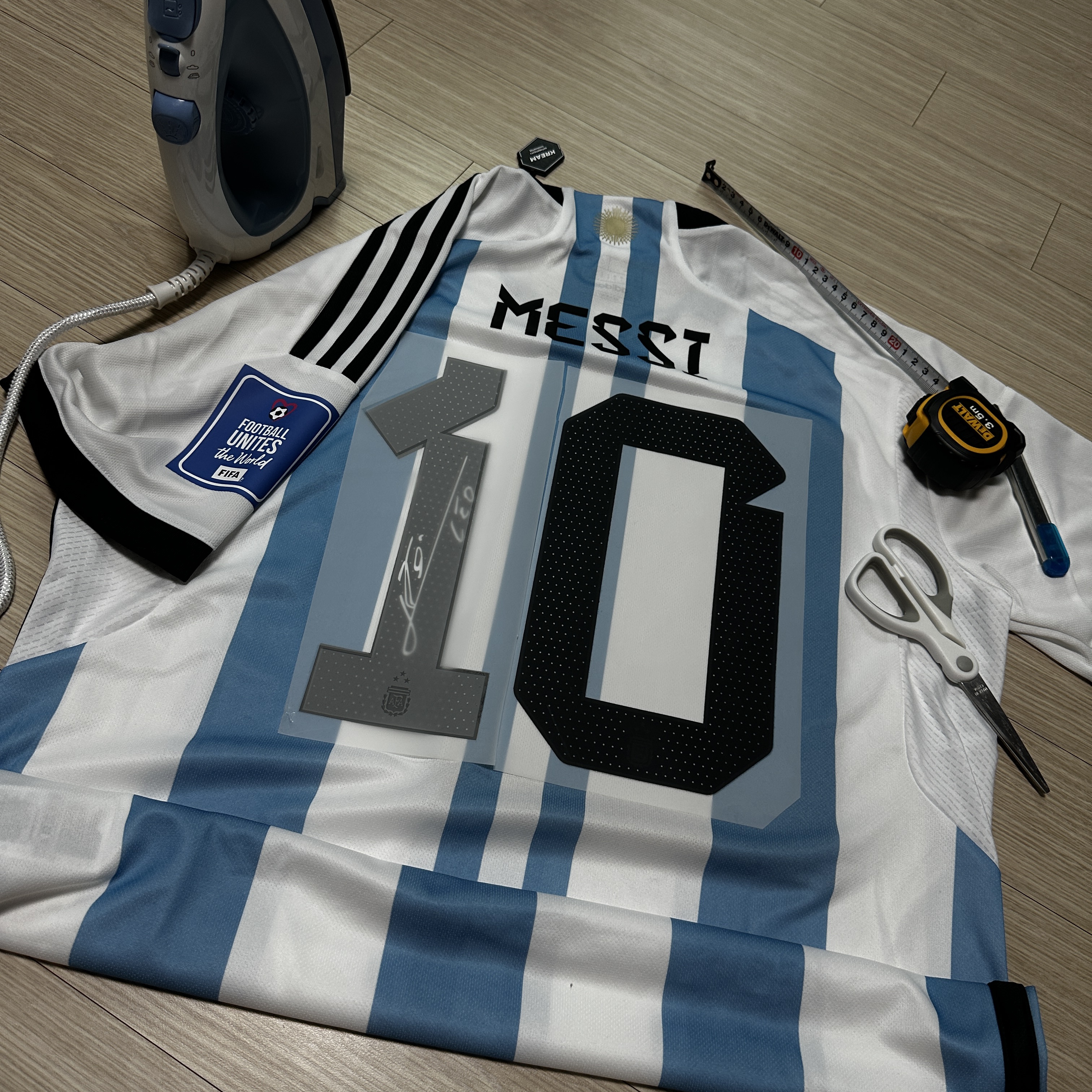 Adidas Argentina Home Jersey 2022 Winners 3-Star White Light Blue - US Sizing (Non Marking Ver.) 착용 스타일