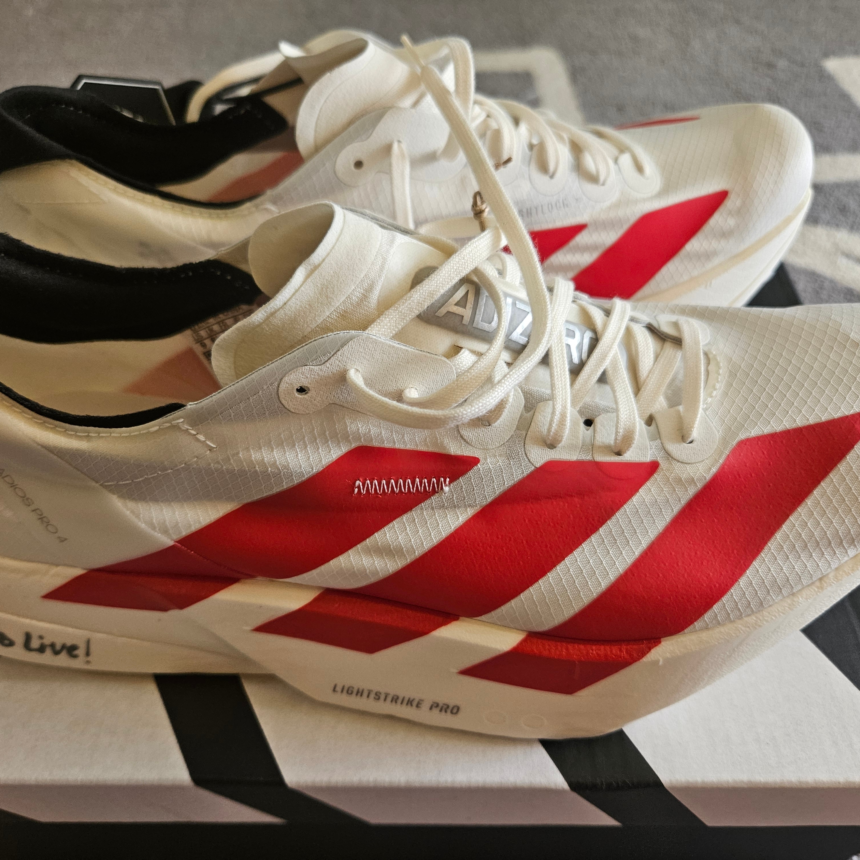 Adidas Adizero Adios Pro 4 Off White Better Scarlet 착용 스타일 - 1