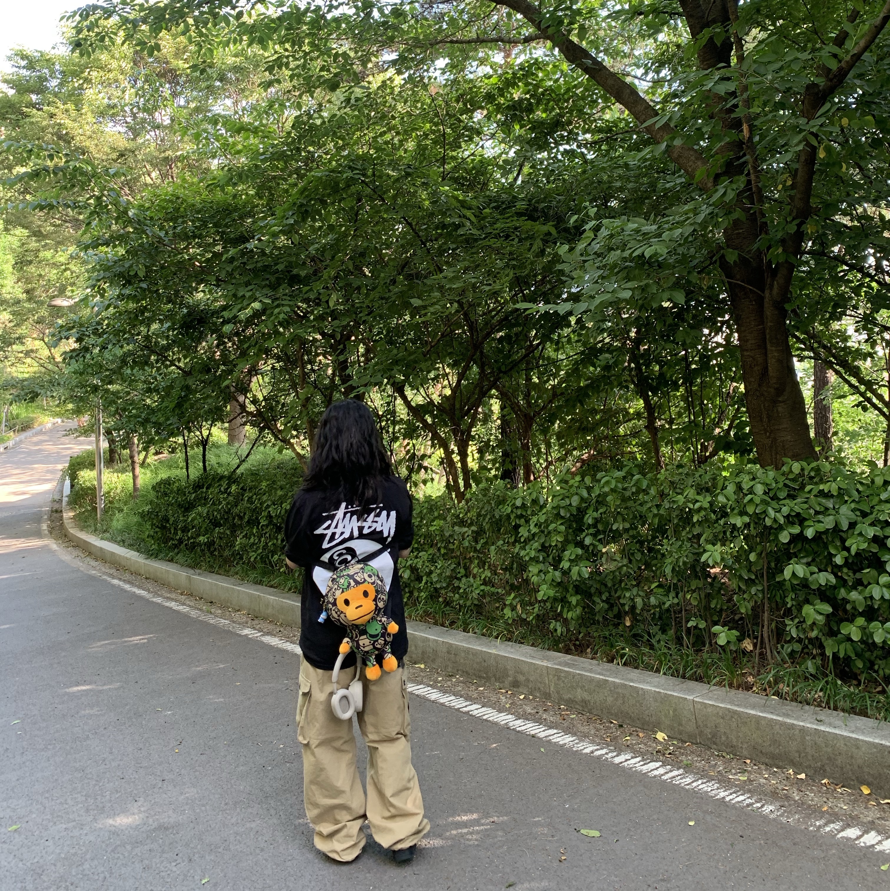 BAPE I Love BAPE L/S T-Shirt Black, (W) BAPE Baby Lisa Plush Doll Chain Shoulder Bag Brown 착용 스타일 - 3