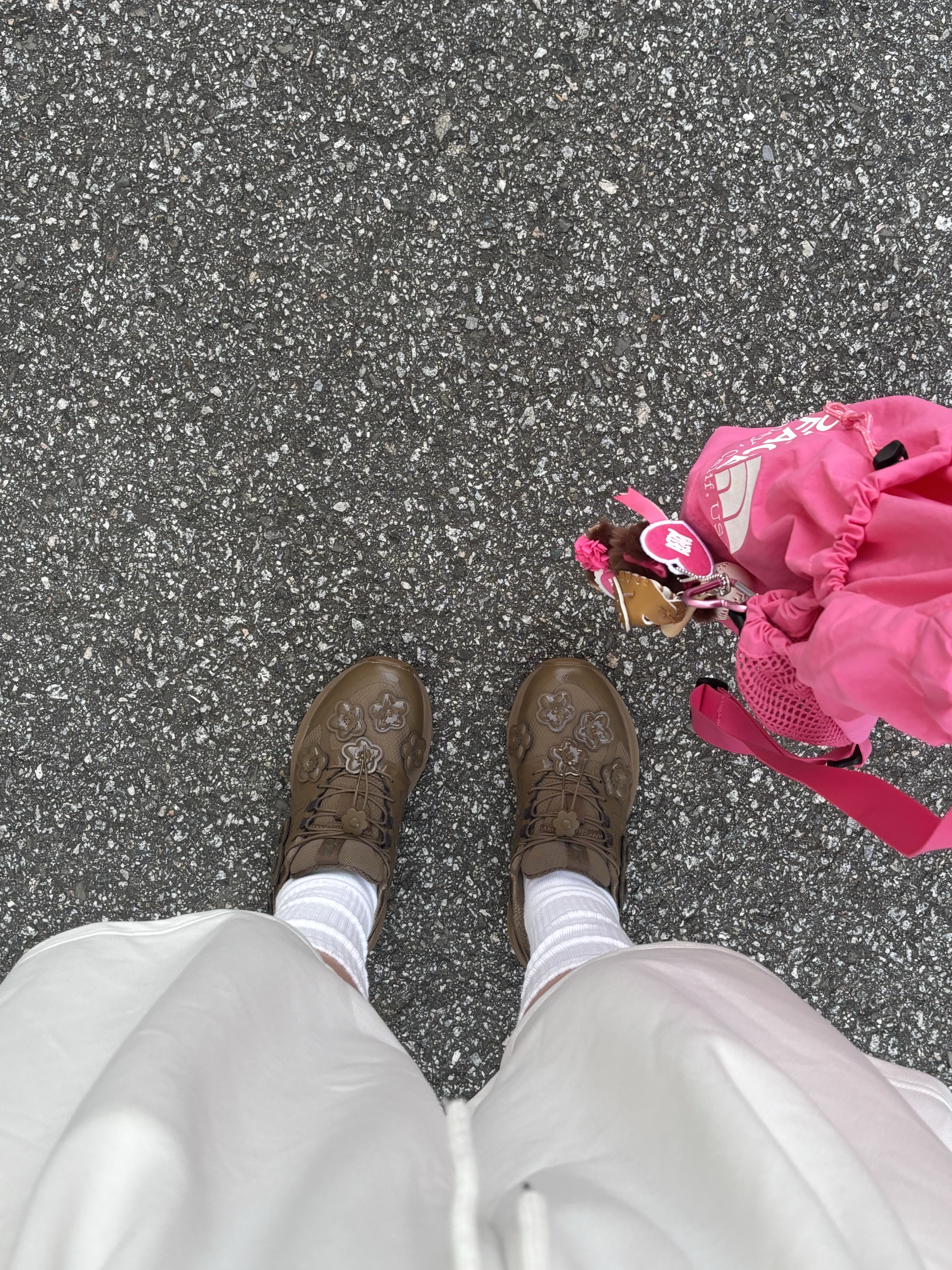 Monchhichi Happy Color Bebichhichi Key Chain Pink, Asics x Cecilie Bahnsen Gel-Terrain Sepia 착용 스타일