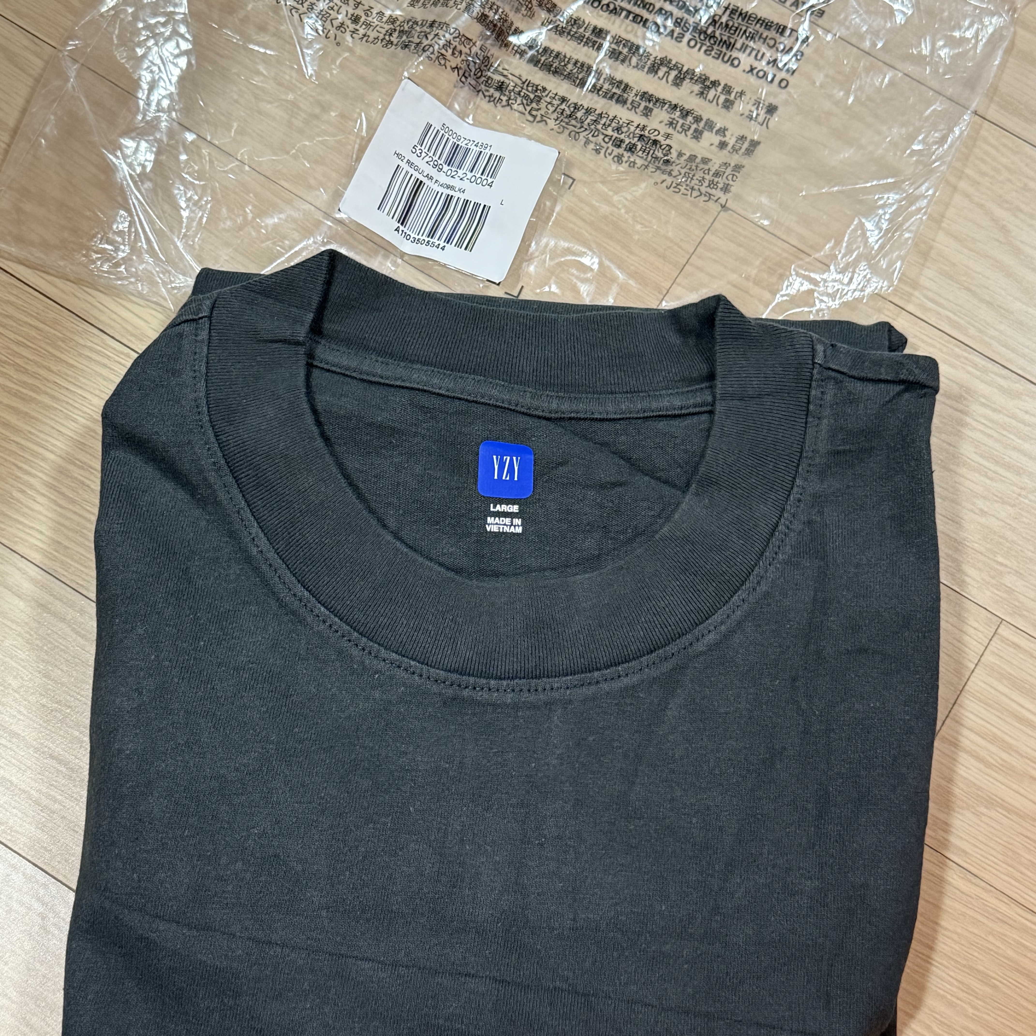 Yeezy YZY Short Sleeve T-Shirt Black 착용 스타일 - 2