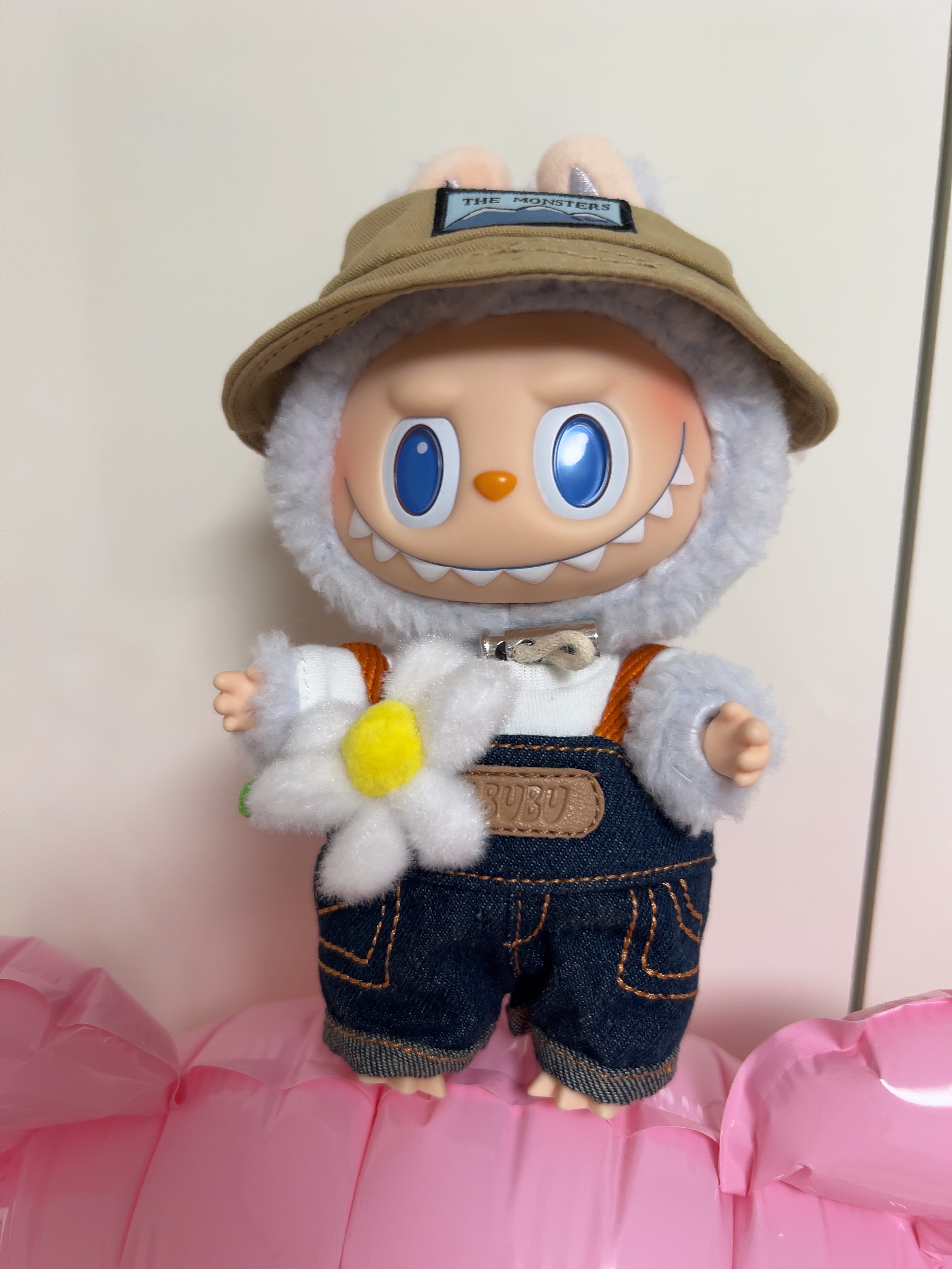 Pop Mart Fall In Wild Labubu Series Toy Keyring 착용 스타일