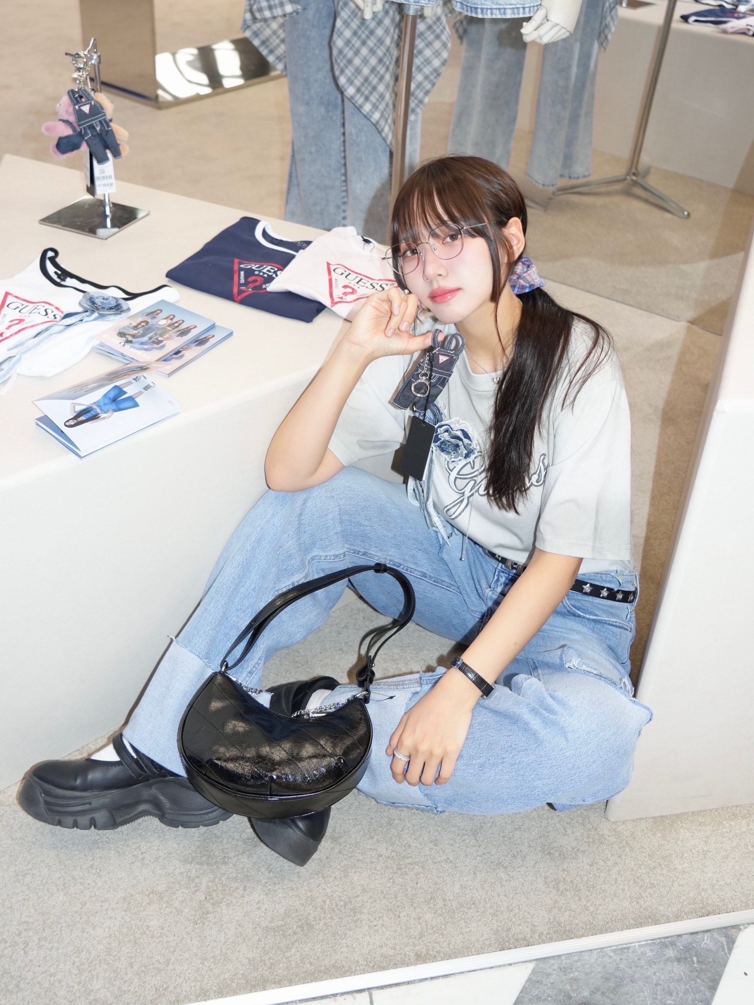 Nff Check Scrunchie Big Blue 착용 스타일 - 2