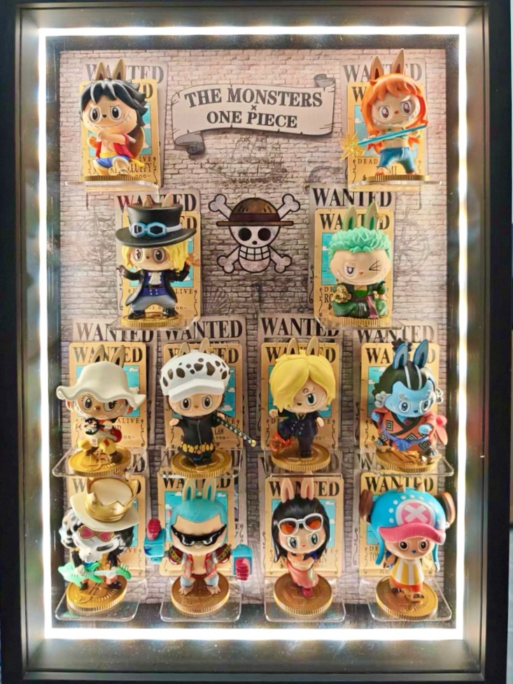 Pop Mart Labubu The Monsters x One Piece Series Figures Sealed Case (12 Blind Boxes) 착용 스타일