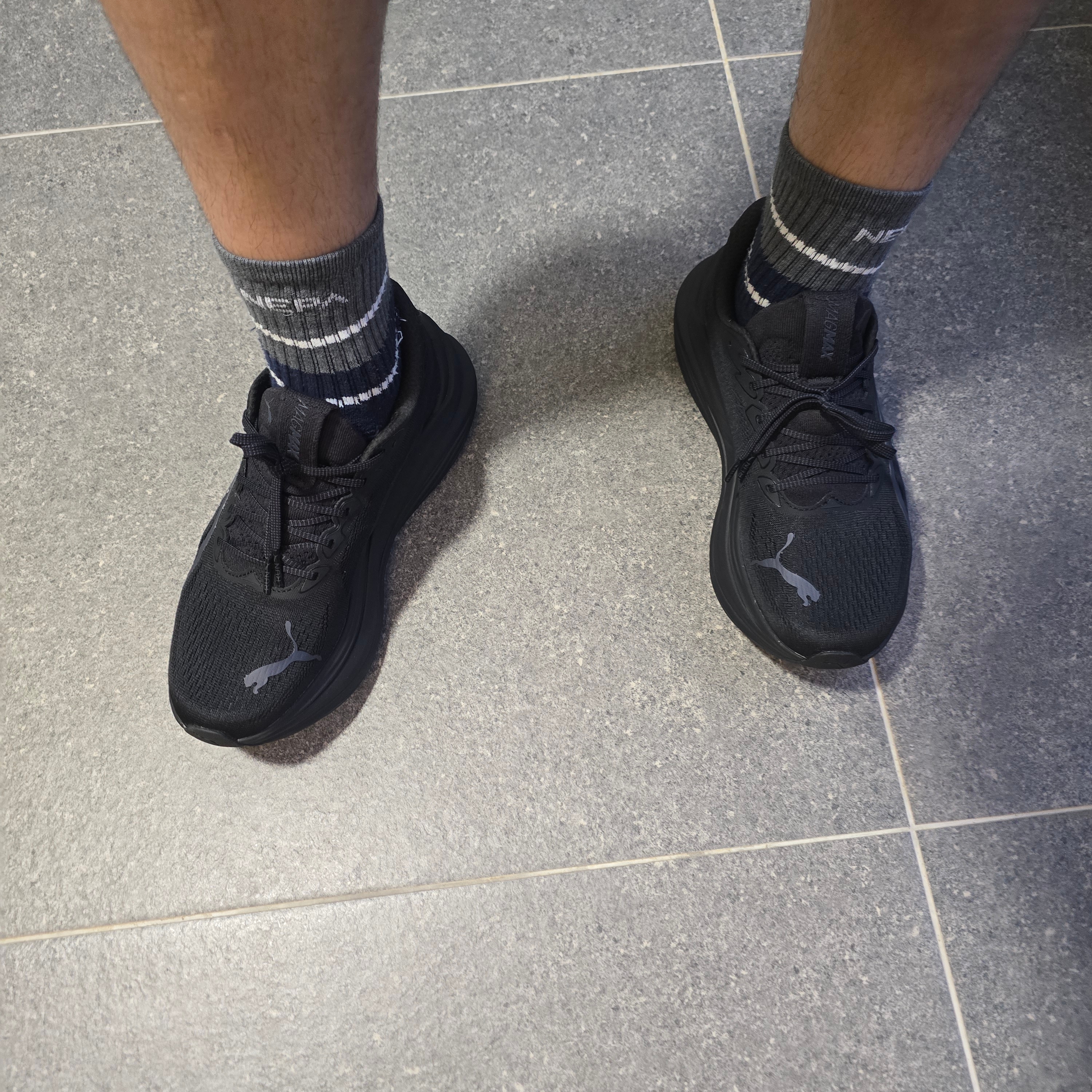 Puma Magmax Nitro Black Galactic Gray 착용 스타일