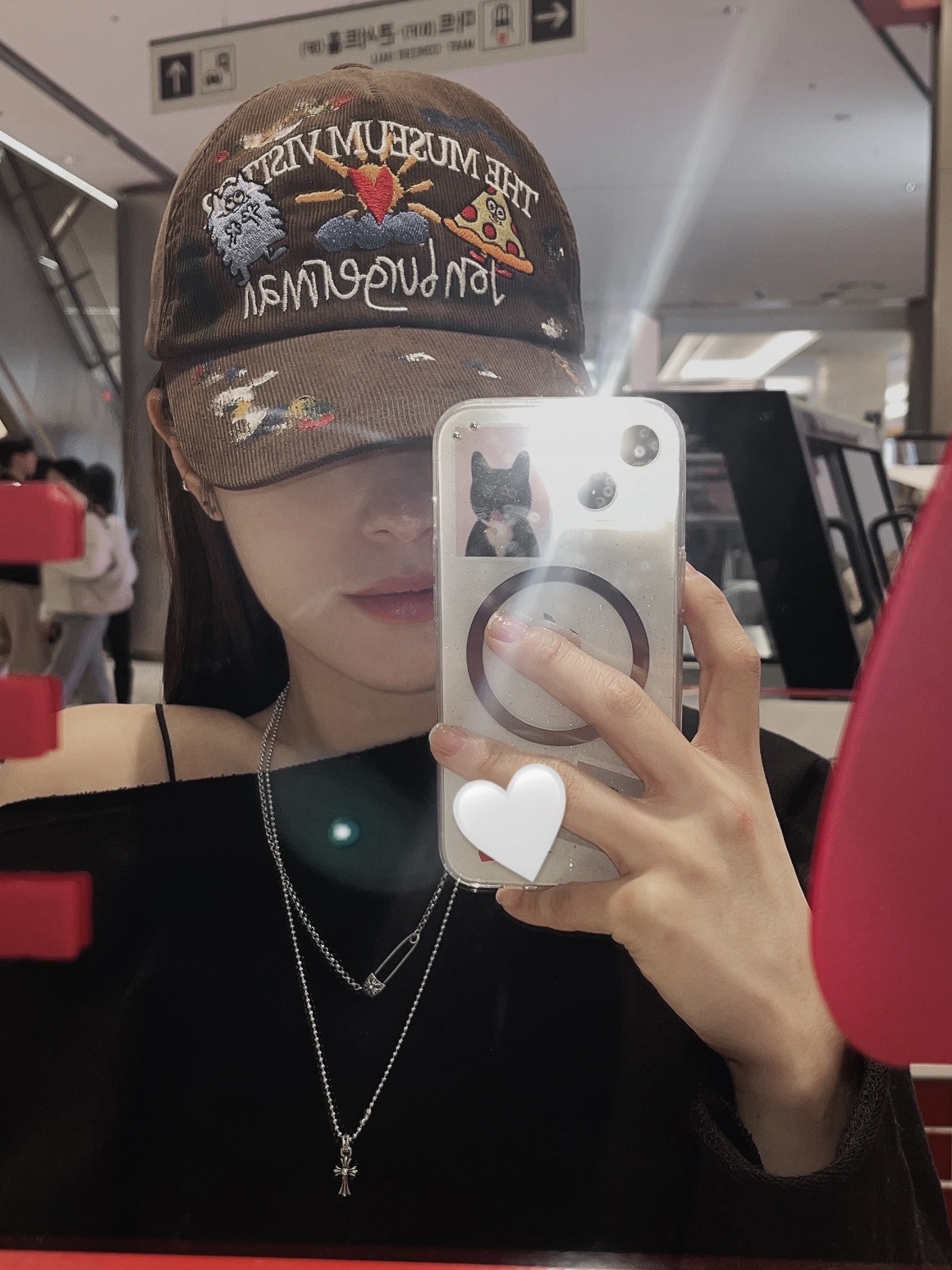 The Museum Visitor x Jon Burgerman Hand Painted Pizza & Poch Corduroy Ball Cap Brown 착용 스타일