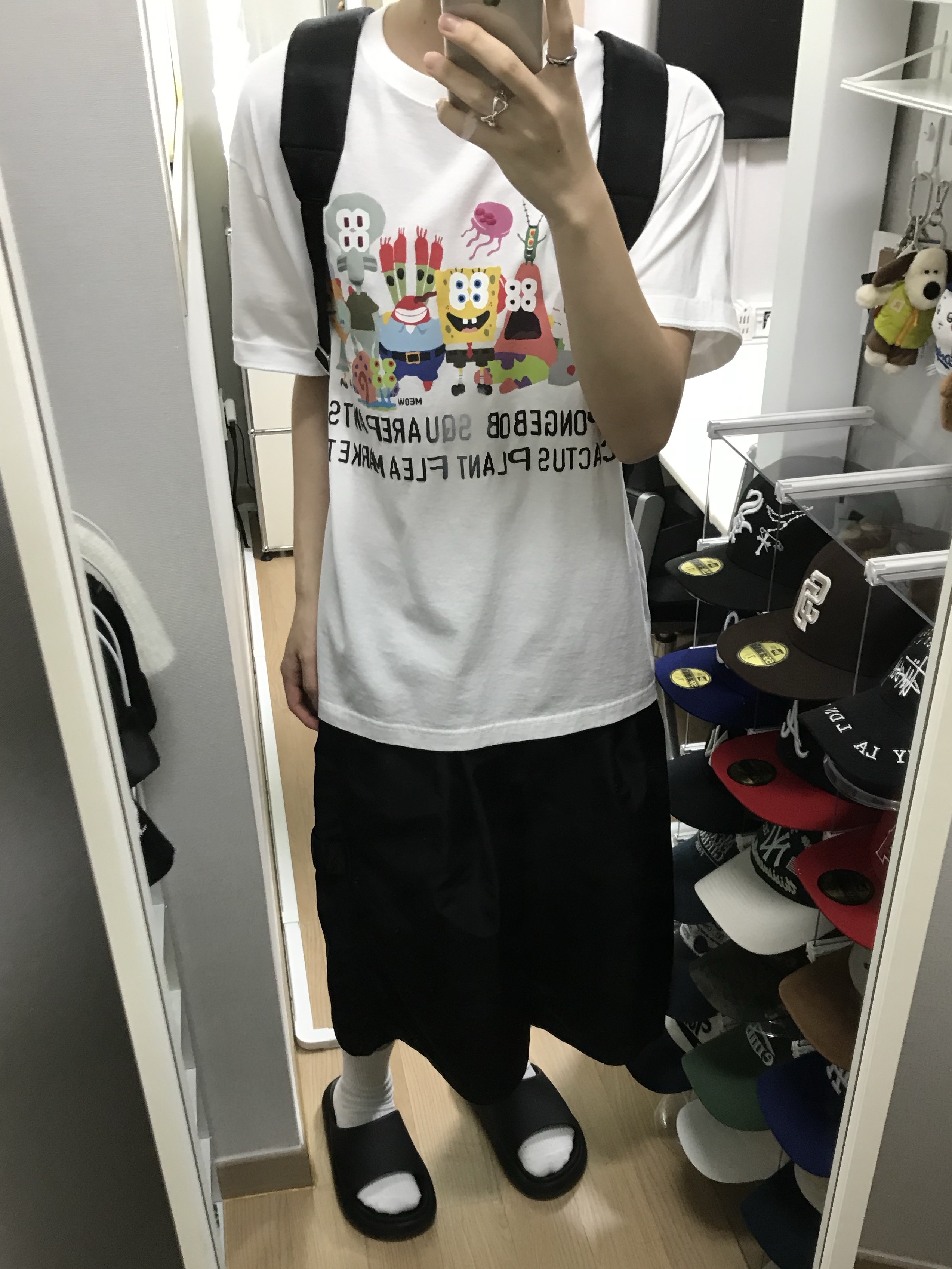 Uniqlo UT x CPFM x SpongeBob Graphic T-Shirt A White - JP, MJD x Koin Seoul Two Tuck Re-Nylon Wide Carpenter Bermuda Pants Black 착용 스타일 - 1