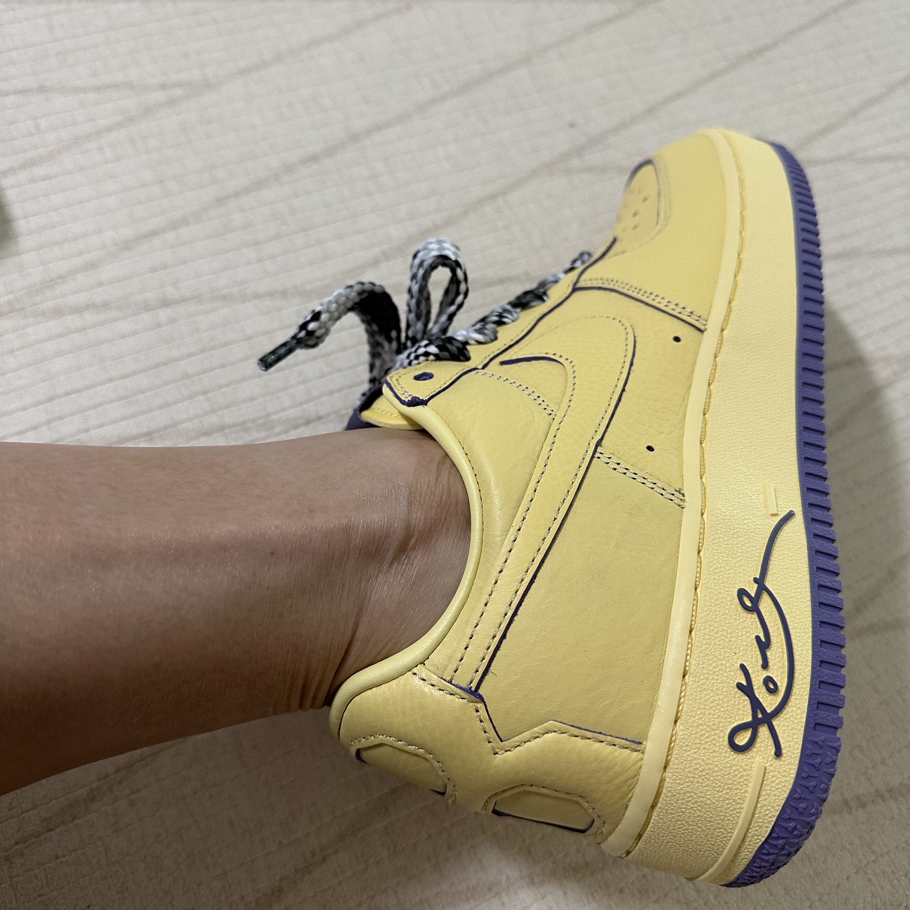Nike Air Force 1 Low Protro Soft Yellow 착용 스타일 - 7