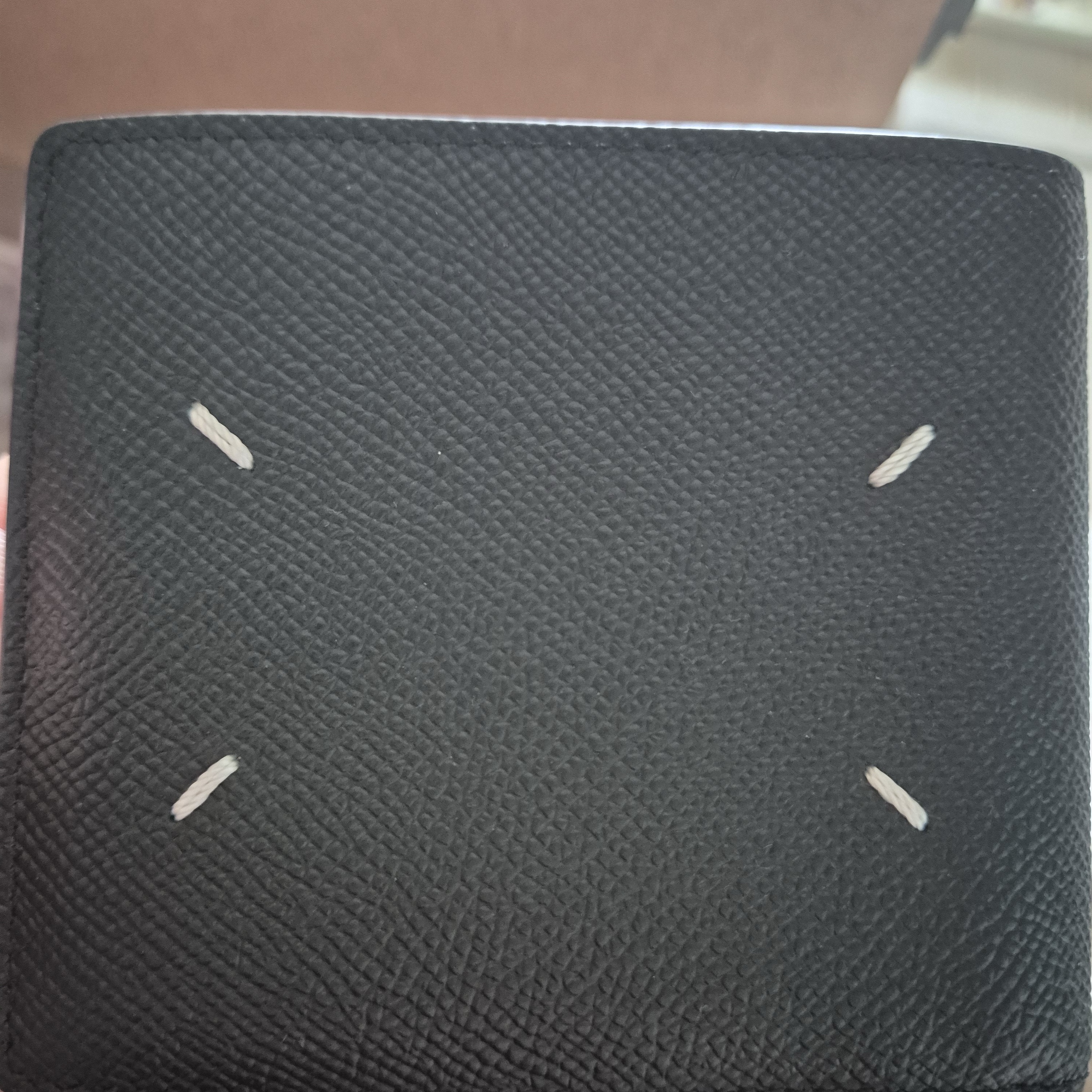 Maison Margiela Bovine Leather Bi-Fold Wallet Black 착용 스타일