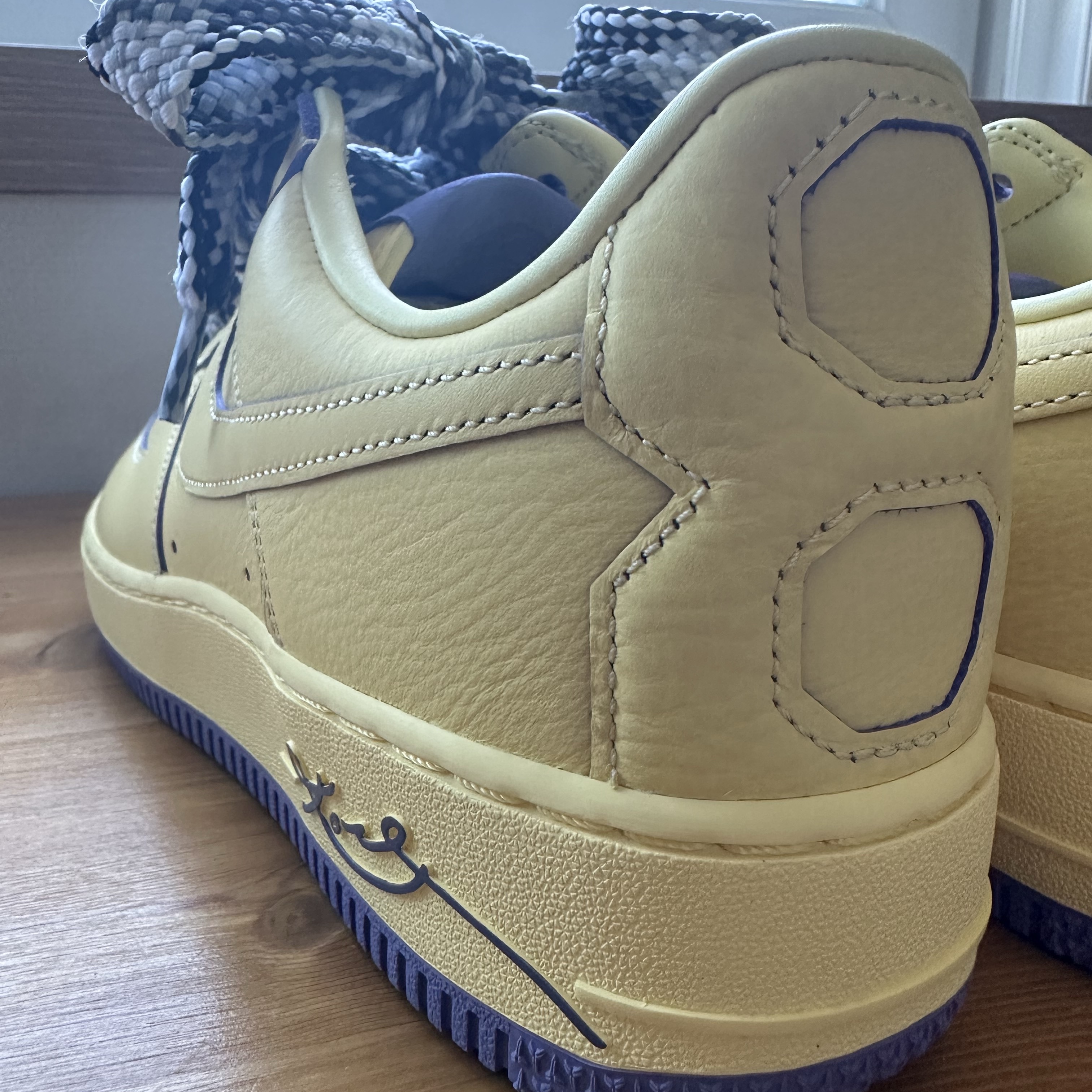 Nike Air Force 1 Low Protro Soft Yellow 착용 스타일 - 3