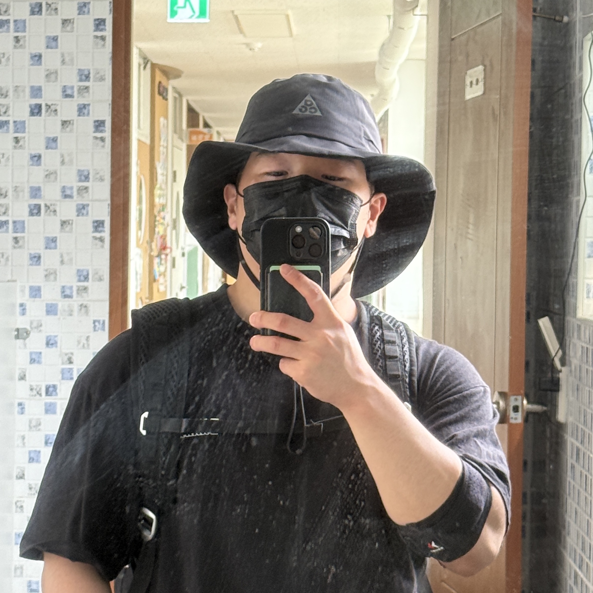 Nike NRG ACG Storm-Fit Bucket Hat Black, Nike ACG Aisen Daypack 32L Black Metallic Silver 착용 스타일