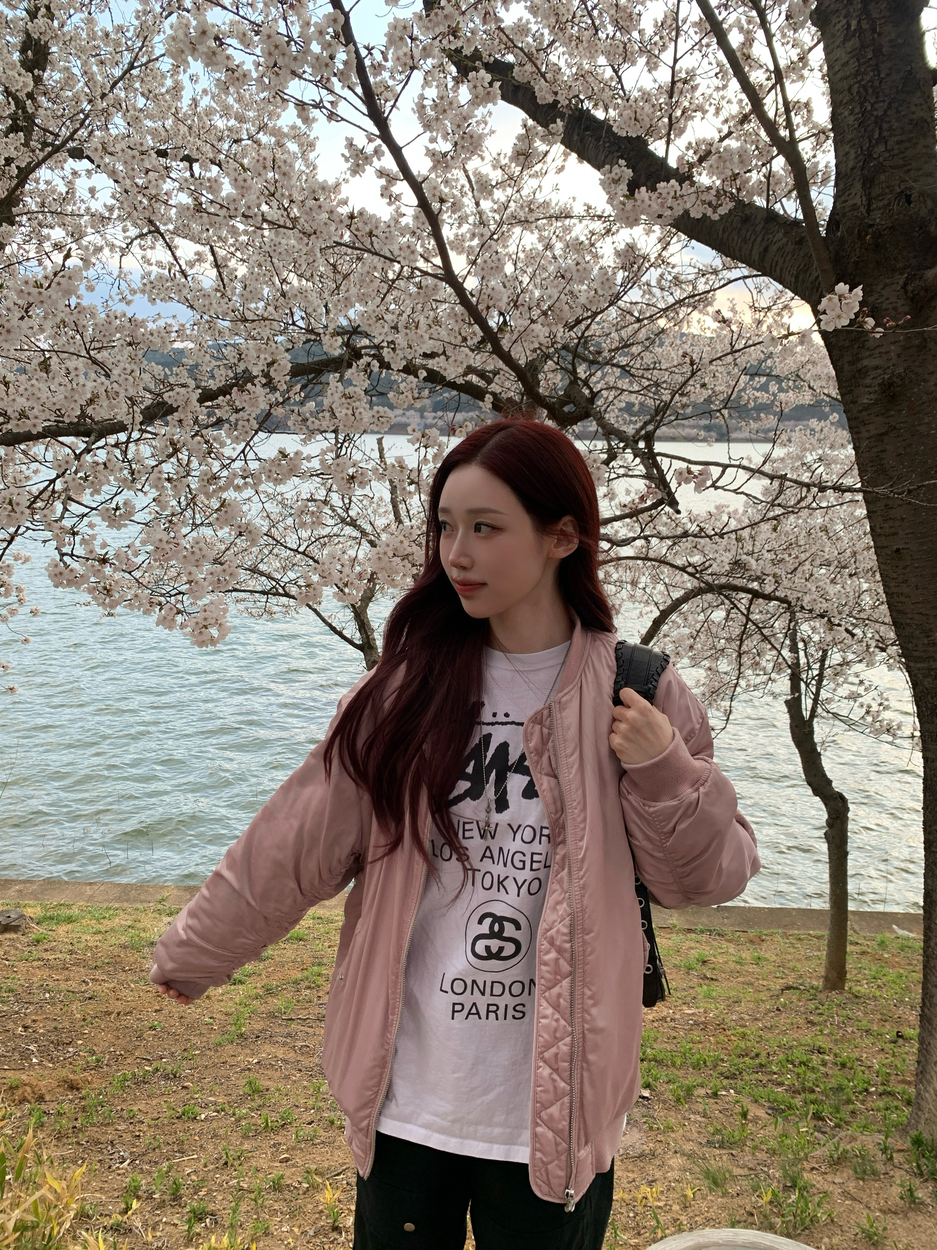 Stussy World Tour LS T-Shirt White 2023 착용 스타일 - 1
