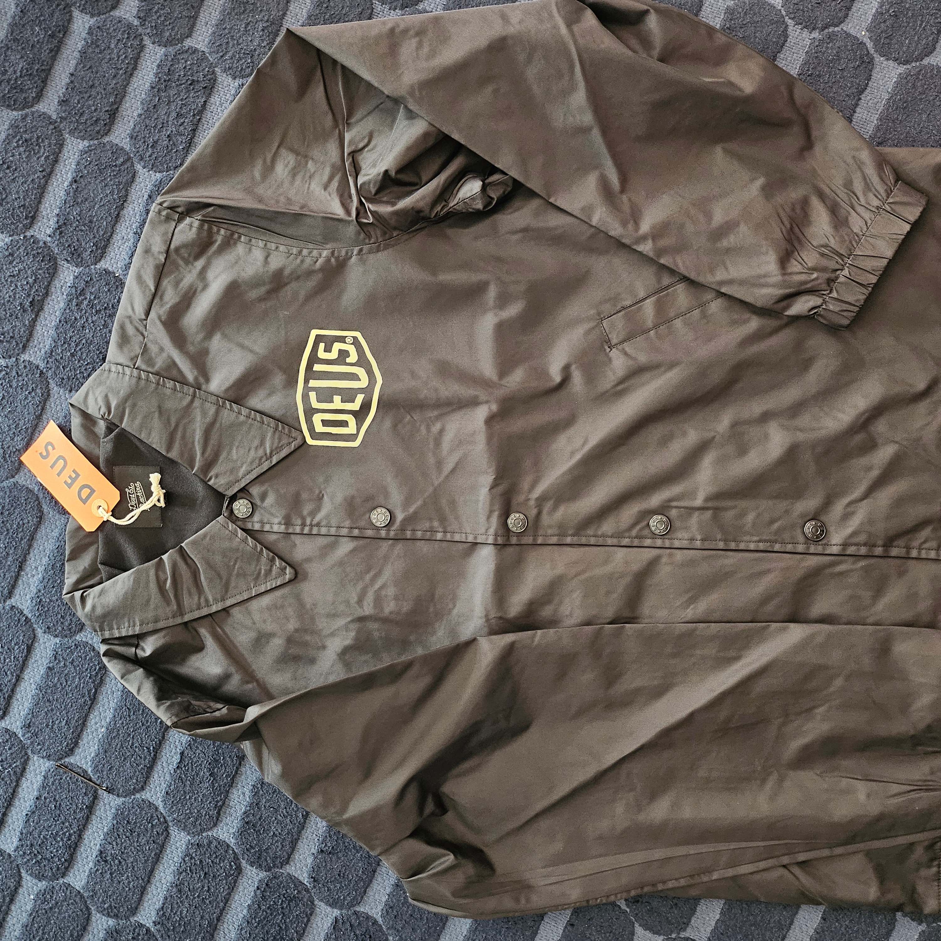 Deus Ex Machina Fortuity Trucker Cap Black, Deus Ex Machina Classic Workwear Jacket 2.0 Black 착용 스타일 - 3