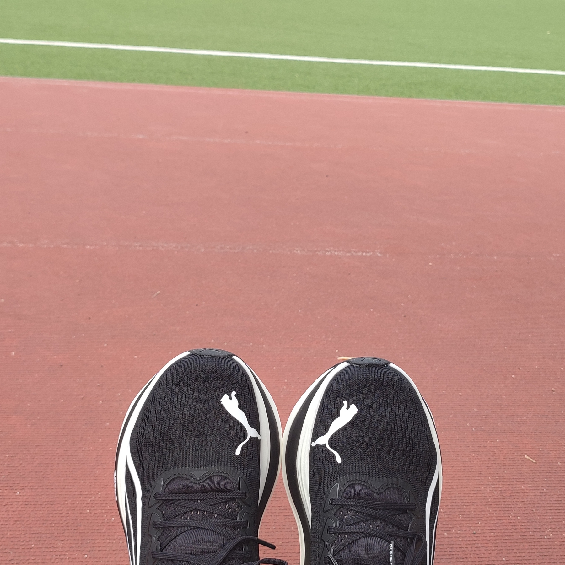 Puma Magmax Nitro Black White 착용 스타일
