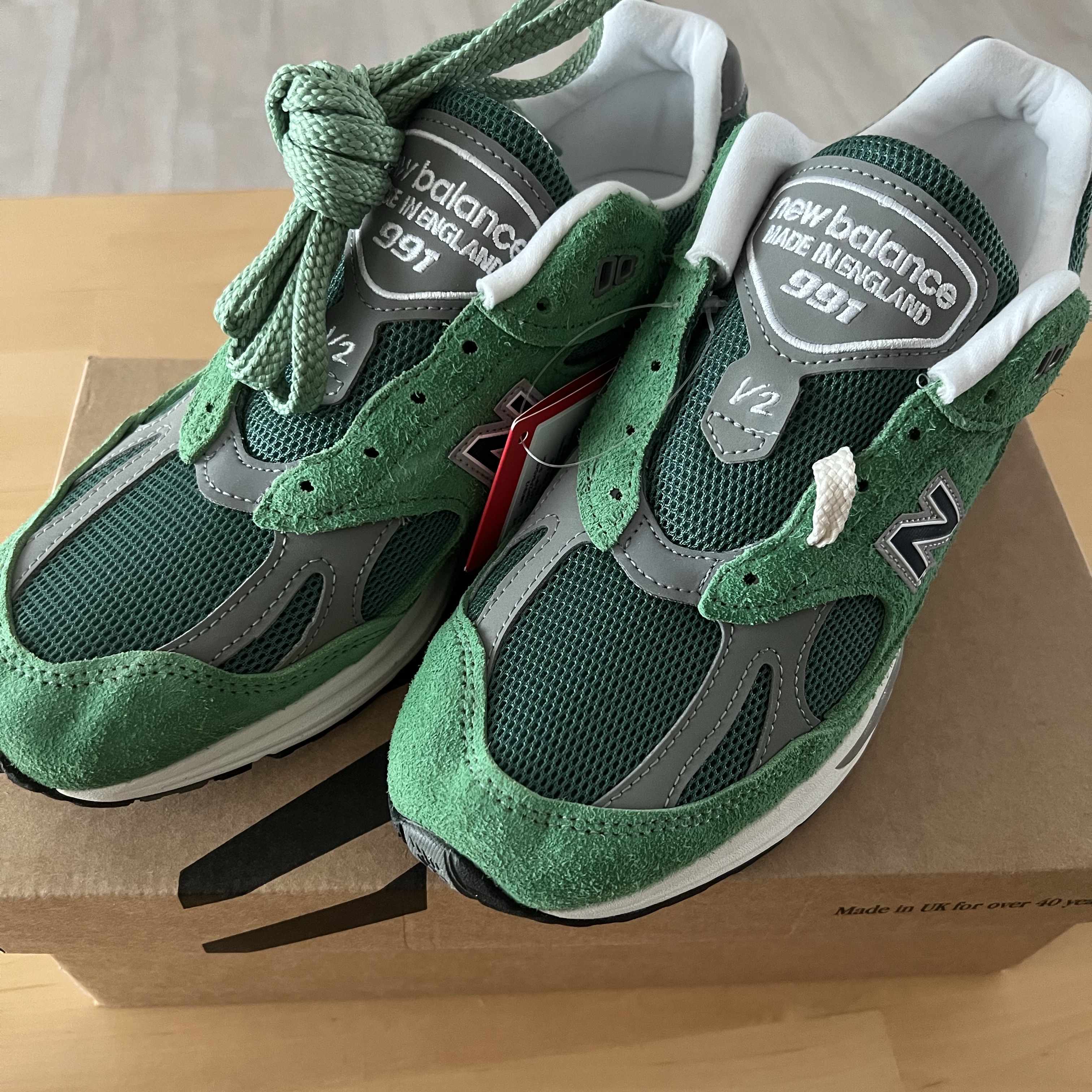 New Balance 991v2 Made in UK Mineral Green Comfrey 착용 스타일