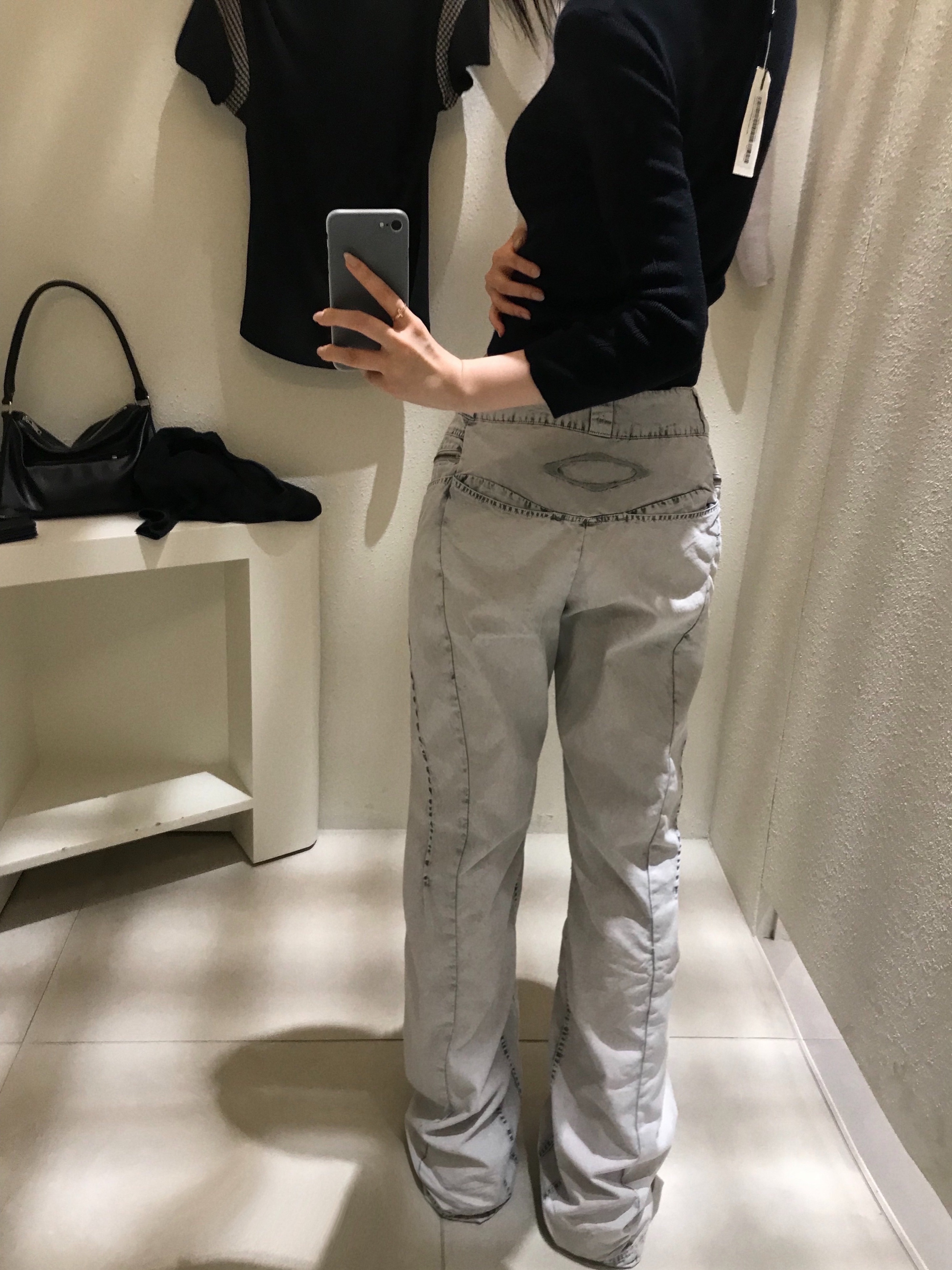(W) Mischief Bleached Pintuck Pants Bleached Grey 착용 스타일