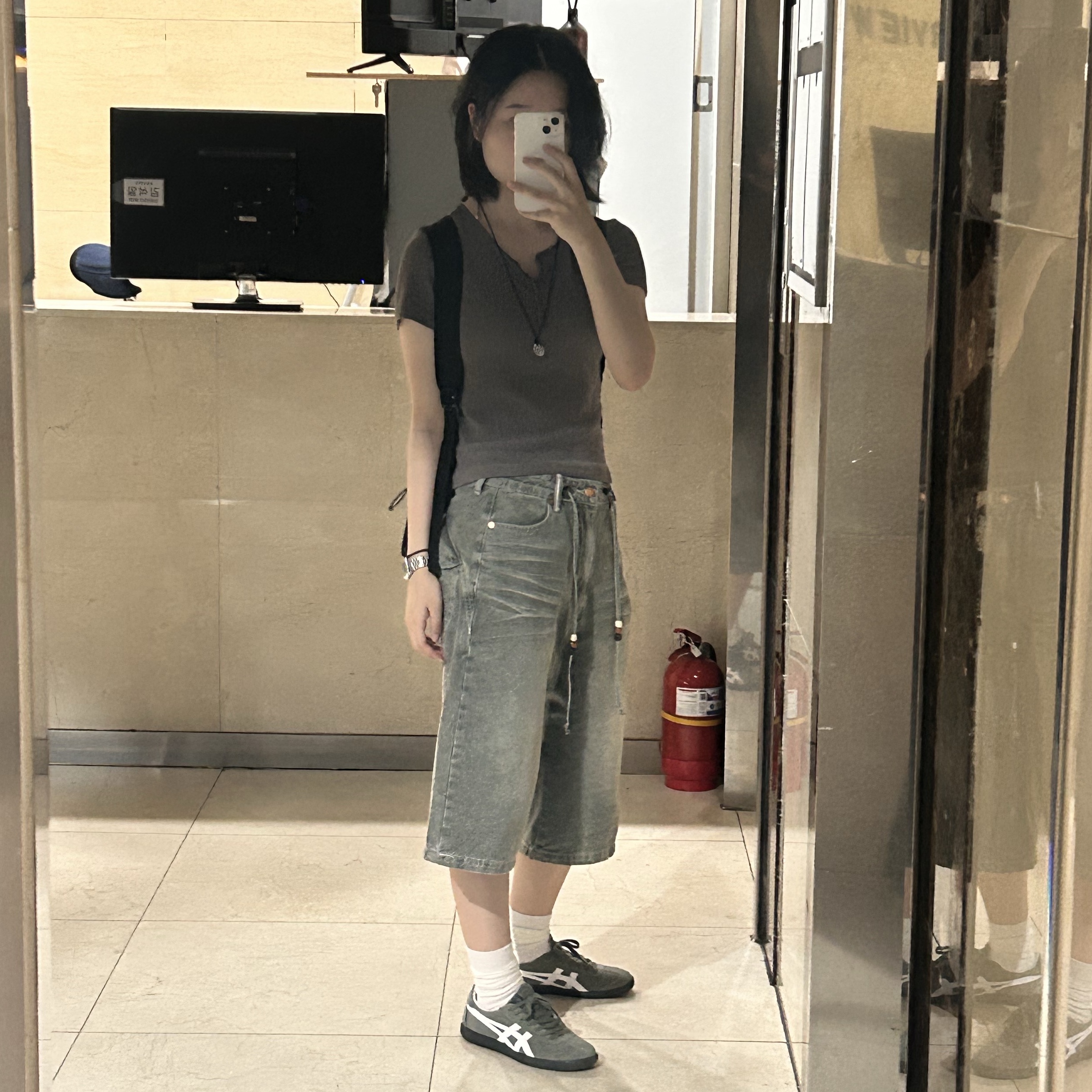 Onitsuka Tiger Tokuten Burnt Green, Casio AQ-230A-3AMQ 착용 스타일 - 1