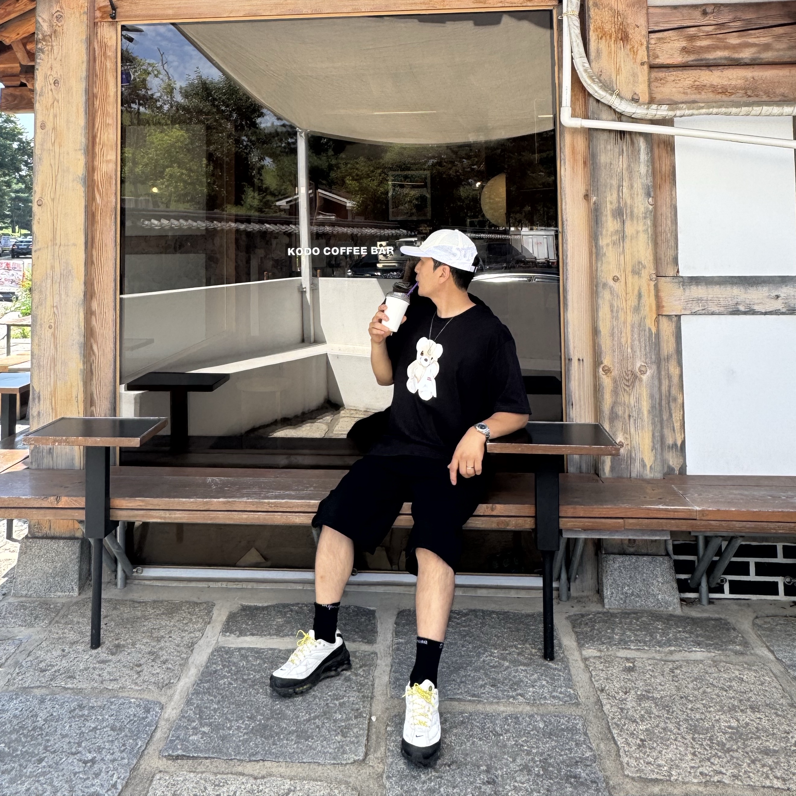 Supreme Bear T-Shirt Black - 25SS, Supreme Cordura Mesh 6-Panel Stone - 25SS 착용 스타일