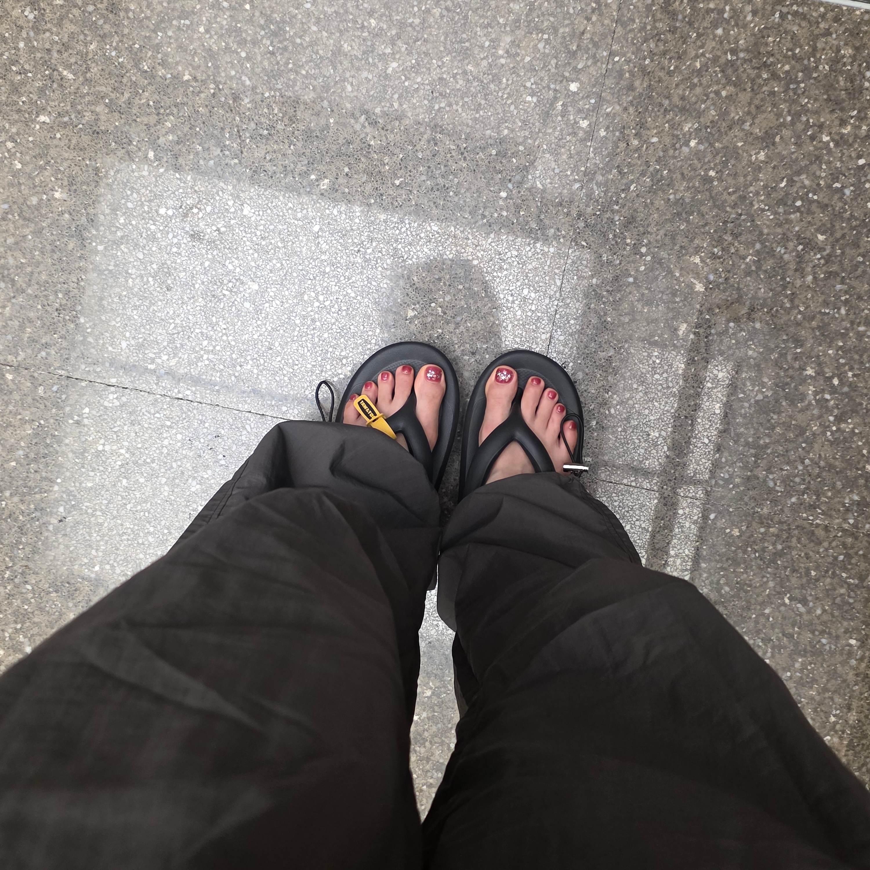 Taw&Toe Flip Flop Zerovity Bio Black 착용 스타일