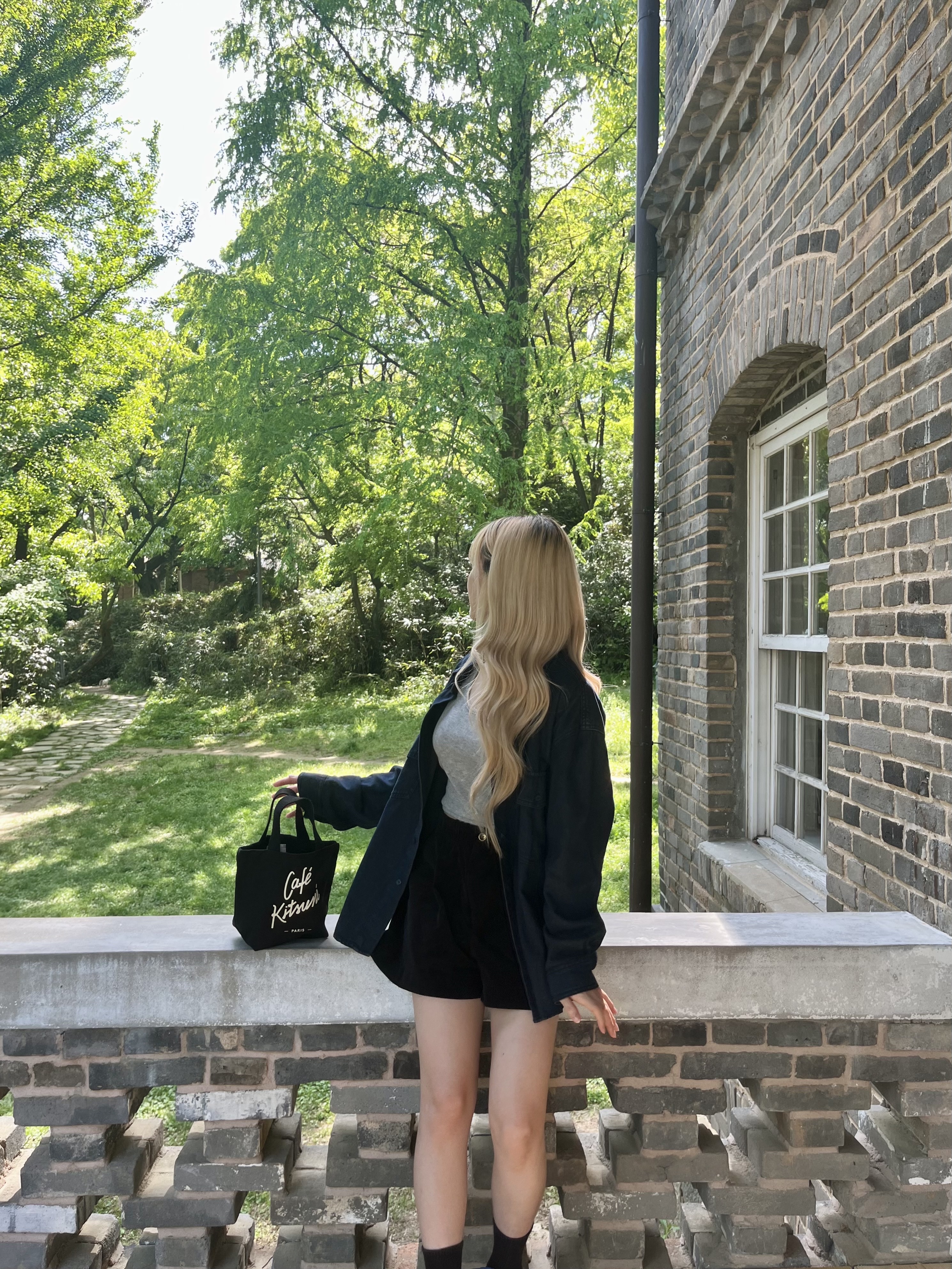 Maison Kitsune Cafe Kitsune Mini Tote Bag Black, (W) Keen Jasper Suede Sneakers Camel 착용 스타일 - 1