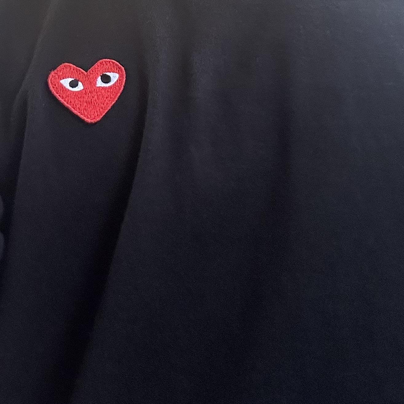 Play Comme des Garcons Red Heart T-Shirt Black 착용 스타일