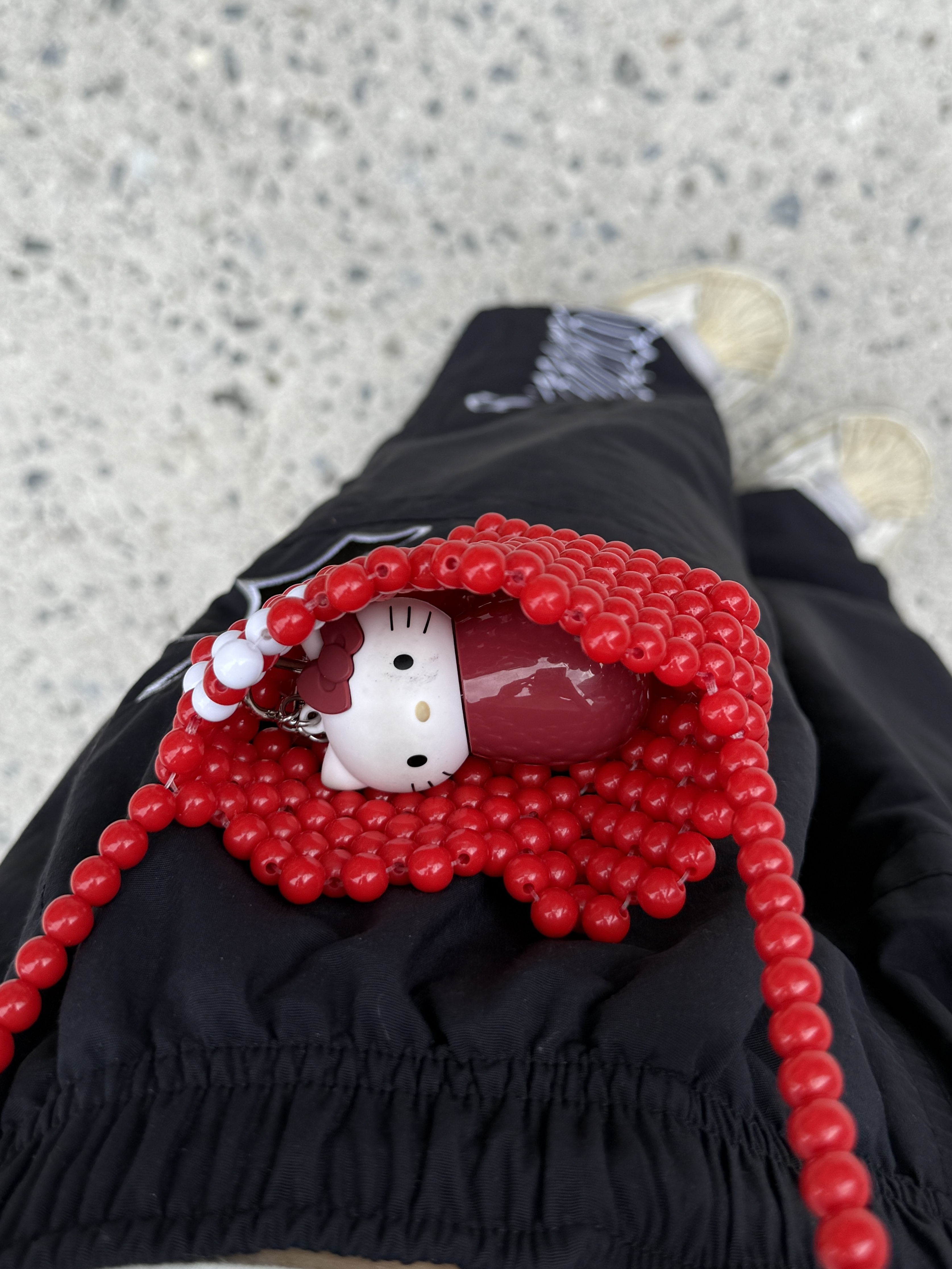 Human Made Heart Beaded Bag Red 착용 스타일 - 2