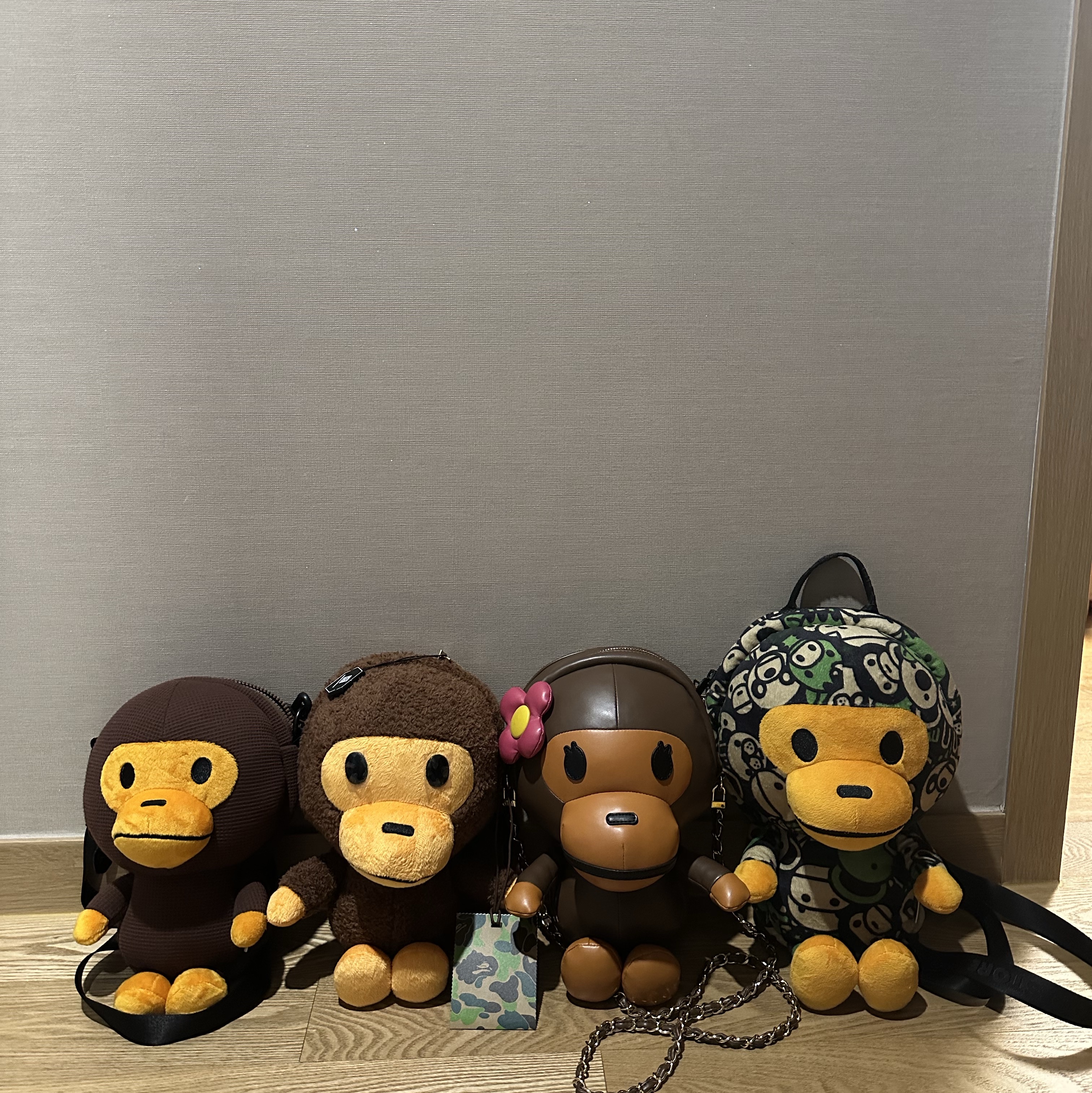 BAPE I Love BAPE L/S T-Shirt Black, (W) BAPE Baby Lisa Plush Doll Chain Shoulder Bag Brown 착용 스타일 - 5