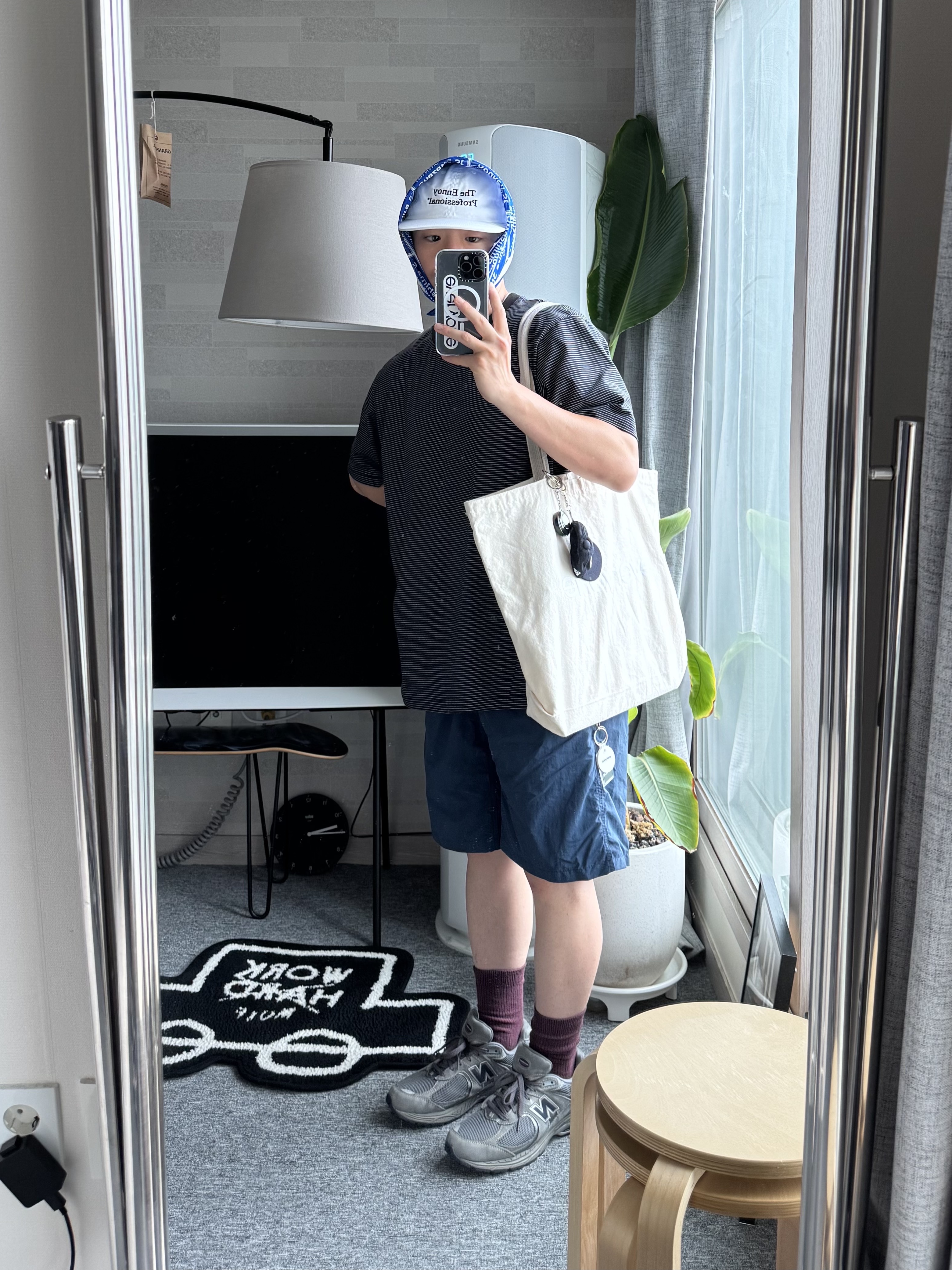 New Balance 2002R Gray 착용 스타일