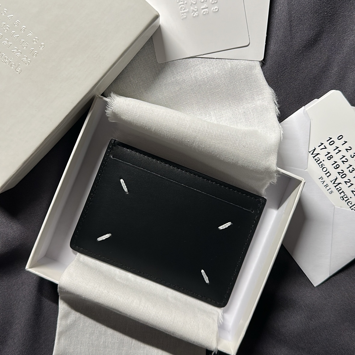 Maison Margiela Four Stitch Card Holder Black 착용 스타일