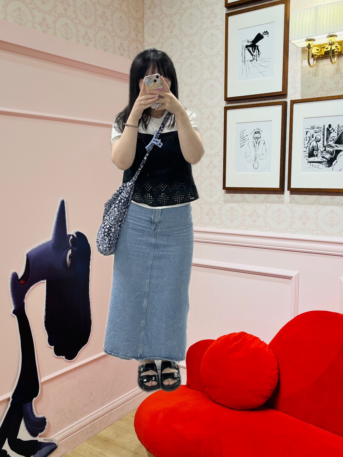 Charles & Keith Philomena Half-Moon Crossbody Bag Noir, MACNI Paisley Eco Cross Bag Navy 착용 스타일 - 2