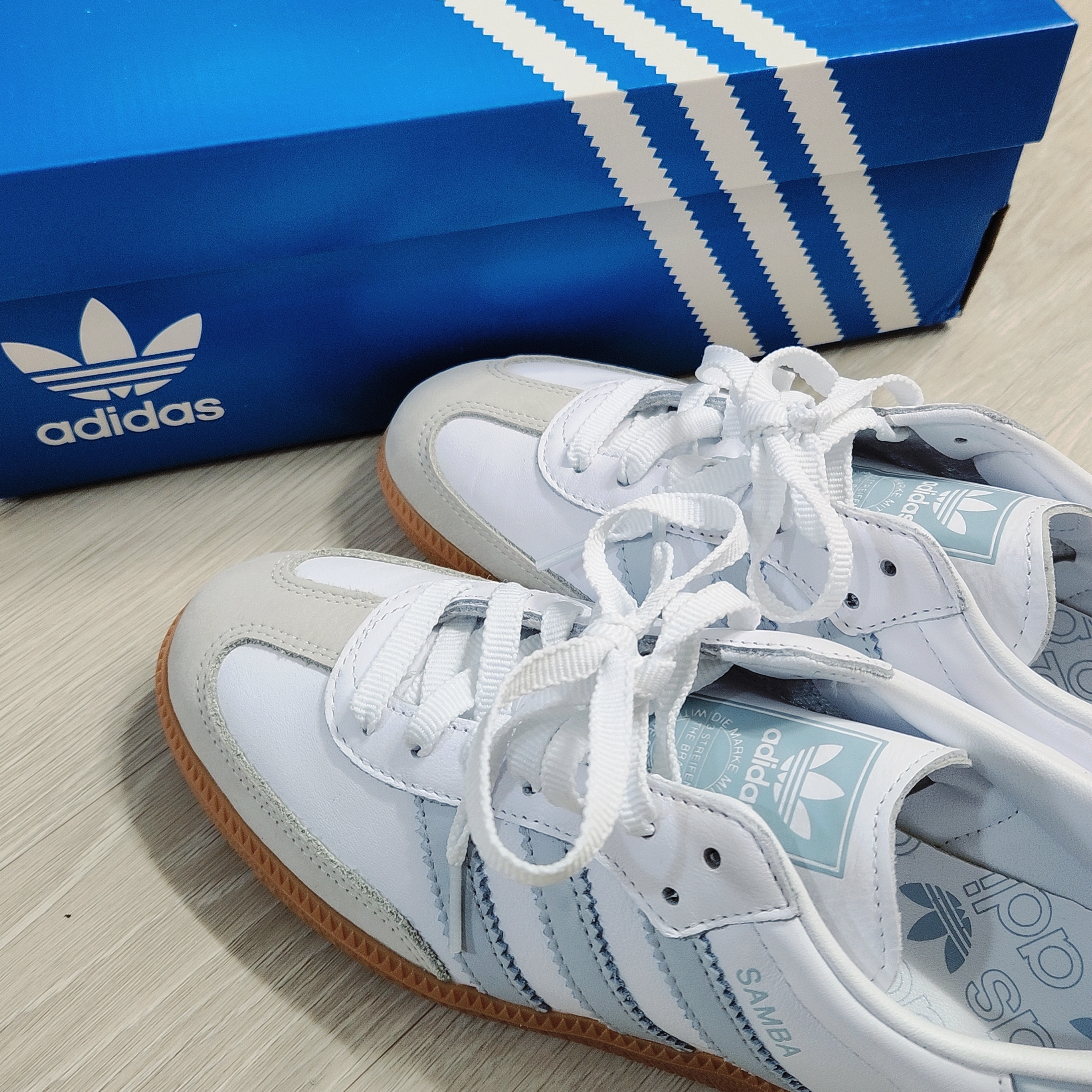 (W) Adidas Samba OG Cloud White Halo Blue 착용 스타일