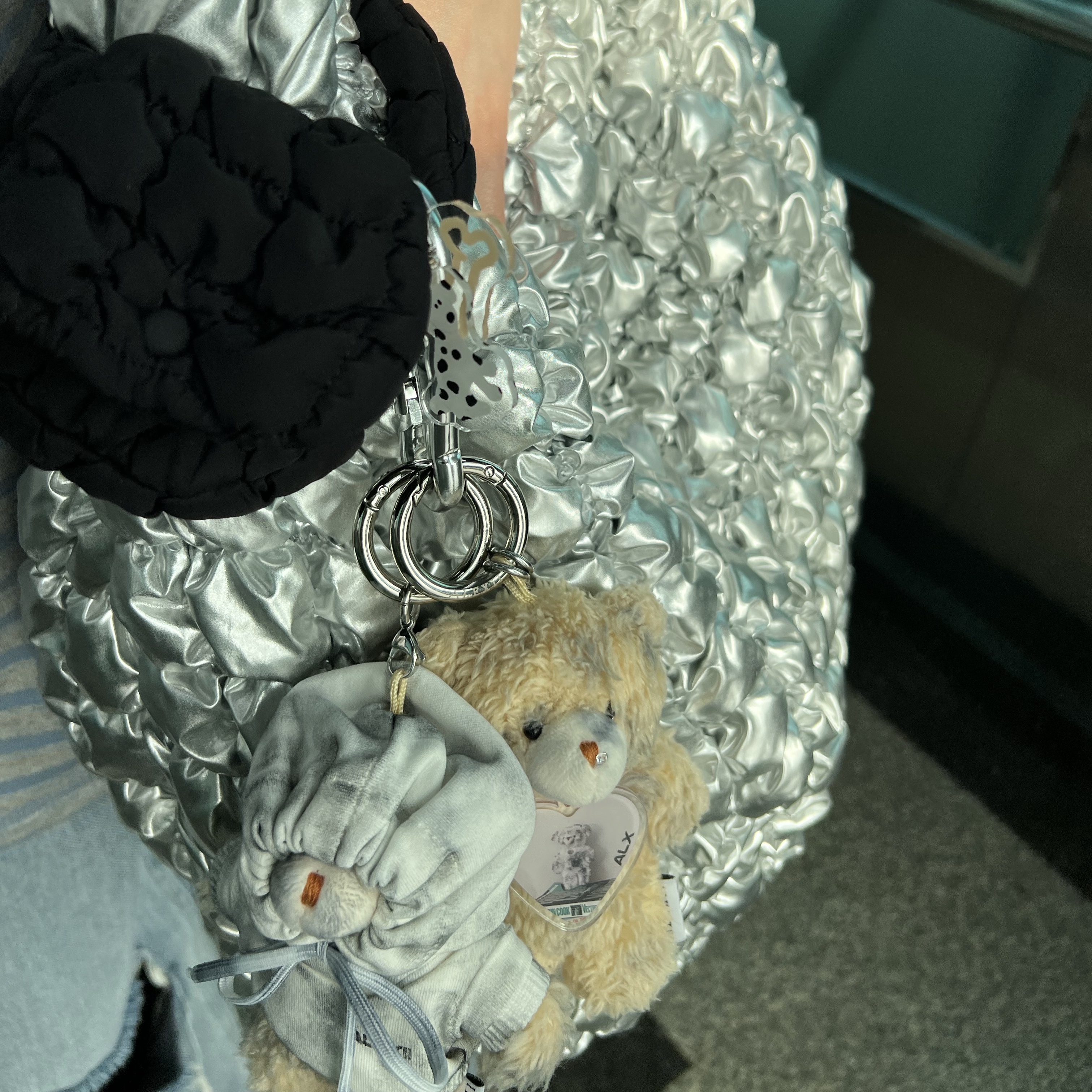 Alexii distressed grey hoodie bear, ALEXII Blind Bear 착용 스타일 - 2
