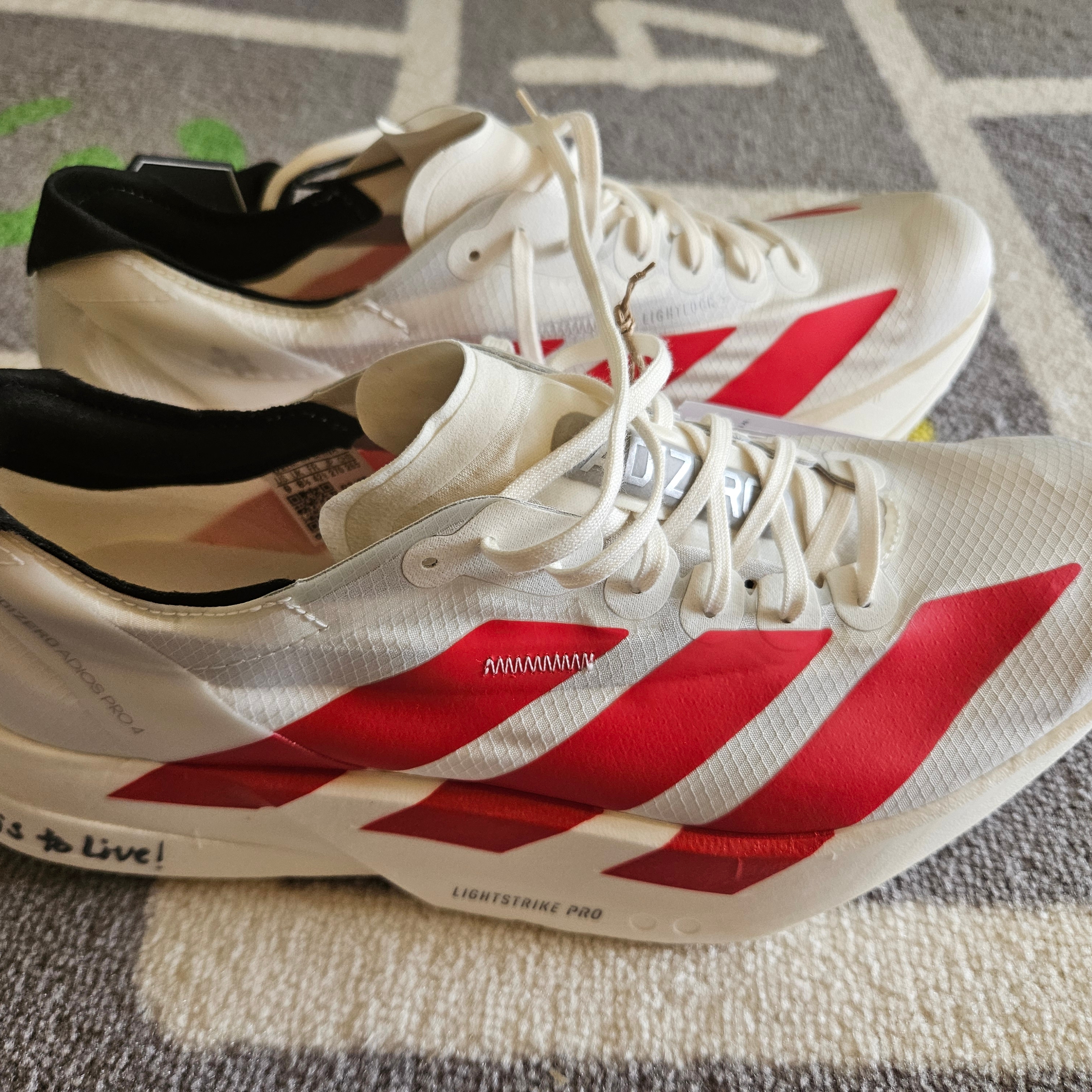 Adidas Adizero Adios Pro 4 Off White Better Scarlet 착용 스타일 - 2