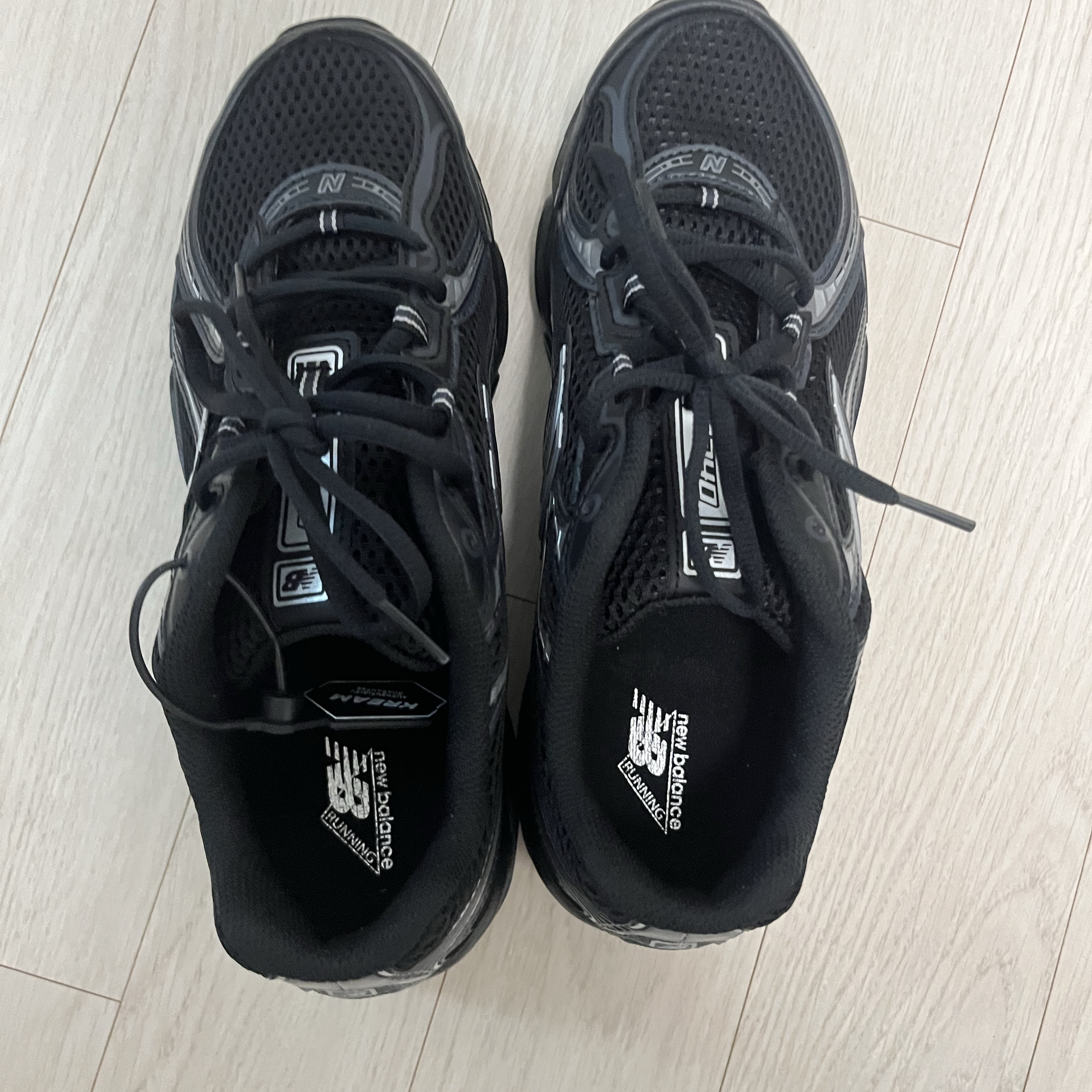 New Balance 740v2 Black Silver Metallic 착용 스타일 - 2