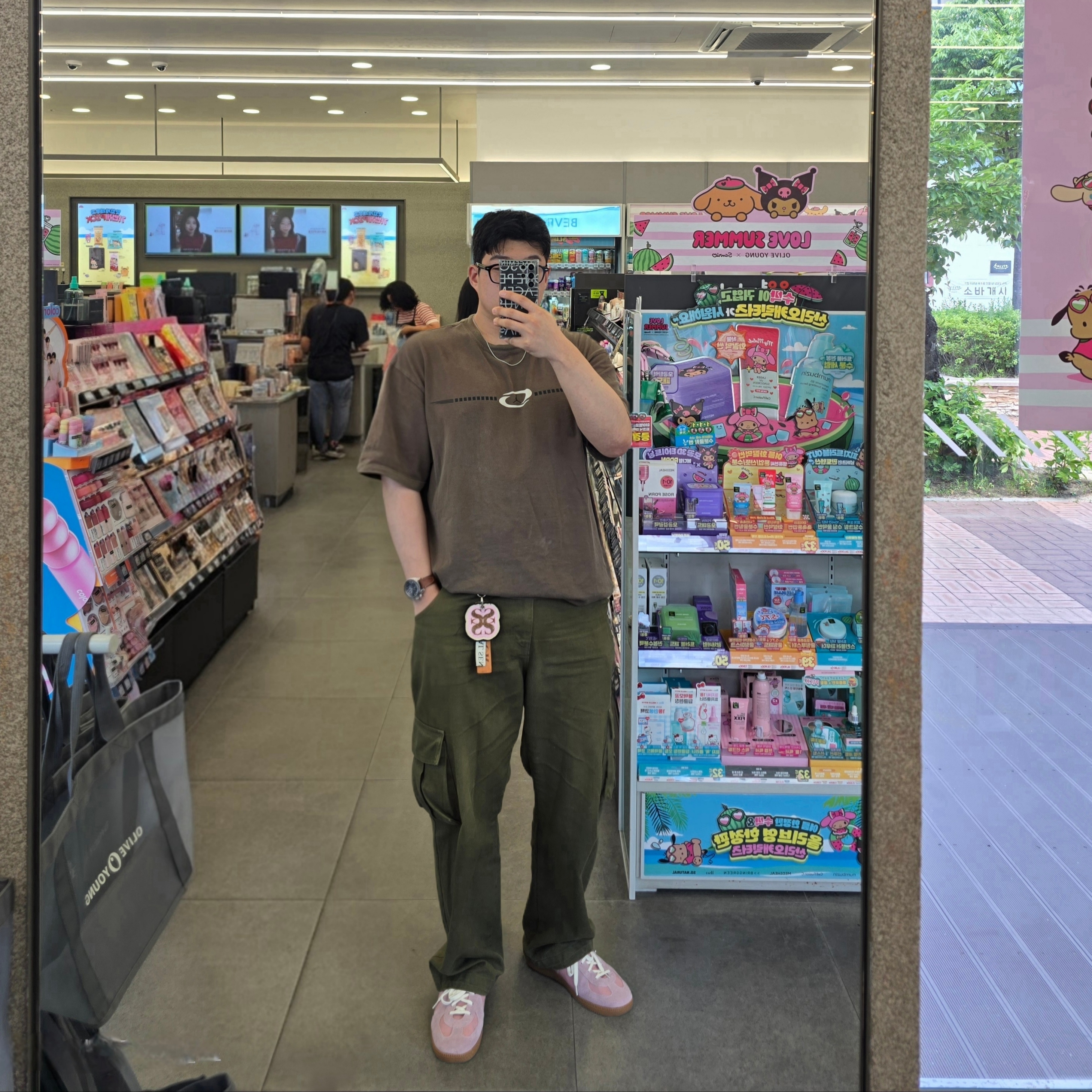 Jordan x Travis Scott T-Shirts Palomino (DZ5510-274), Swatch x Omega Bioceramic MoonSwatch Mission To The Moon 착용 스타일 - 1
