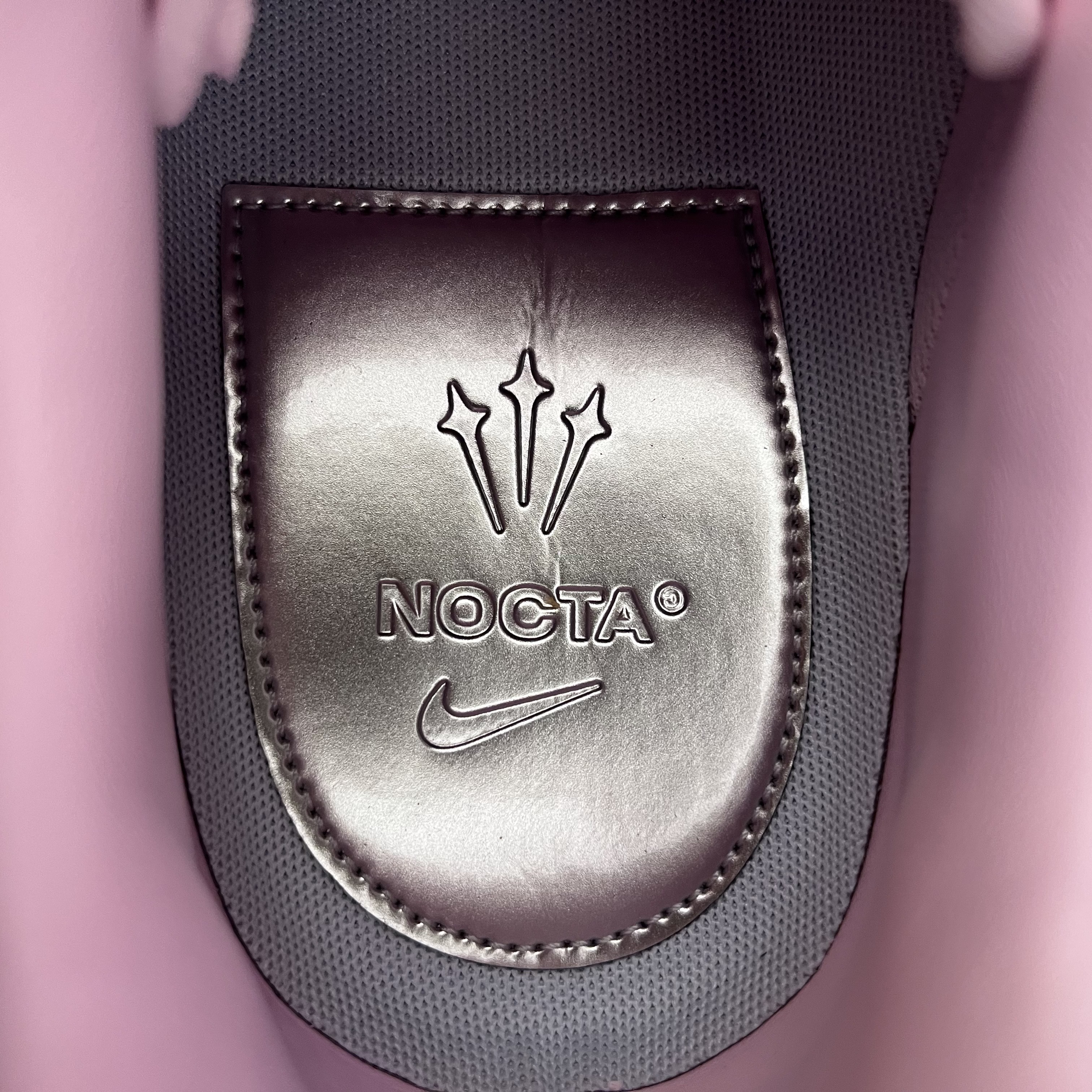 Nike x Drake Nocta Air Force 1 Low SP Certified Lover Boy Pink Foam 착용 스타일 - 1