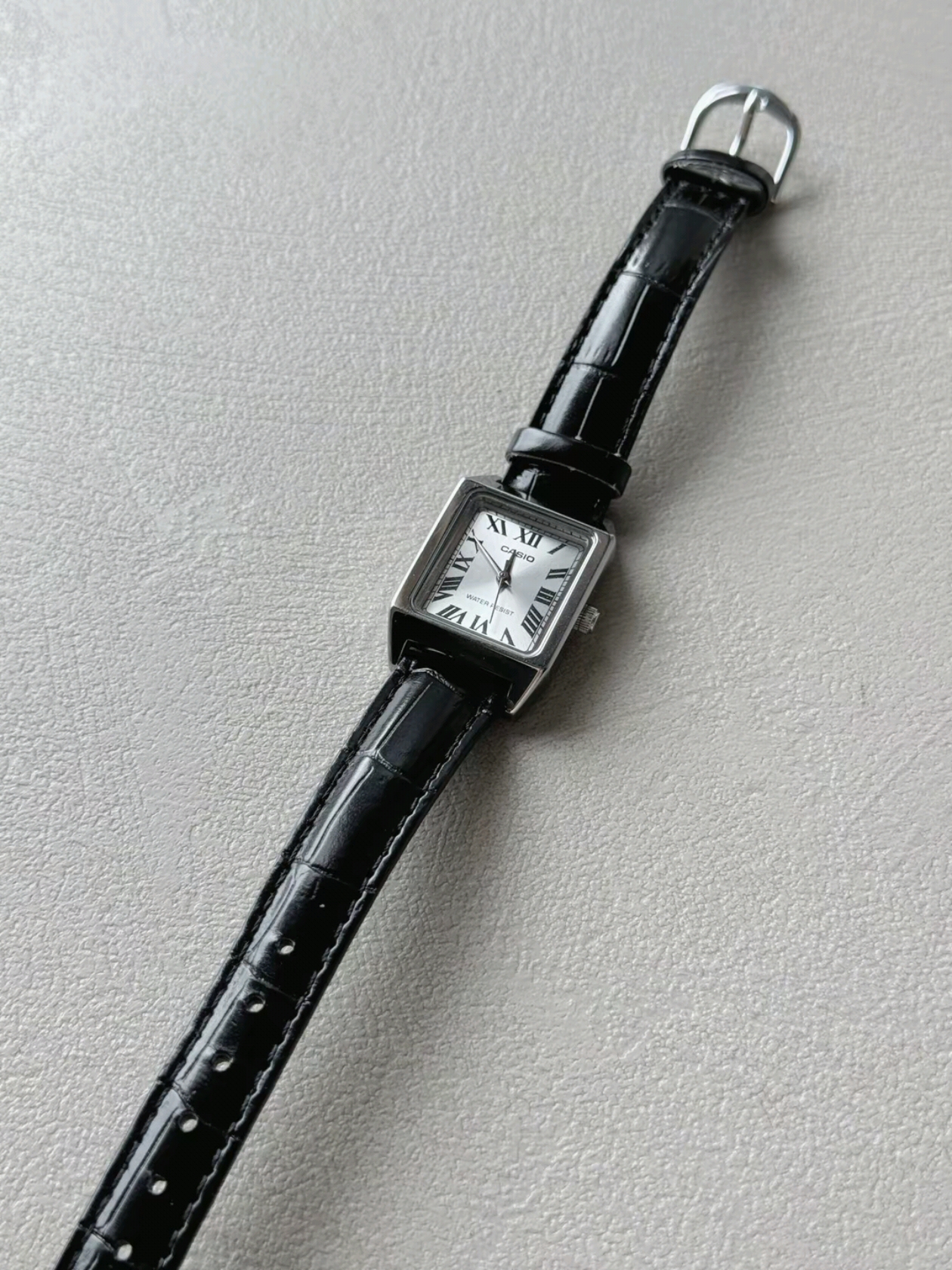 Casio LTP-V007L-7B1 착용 스타일