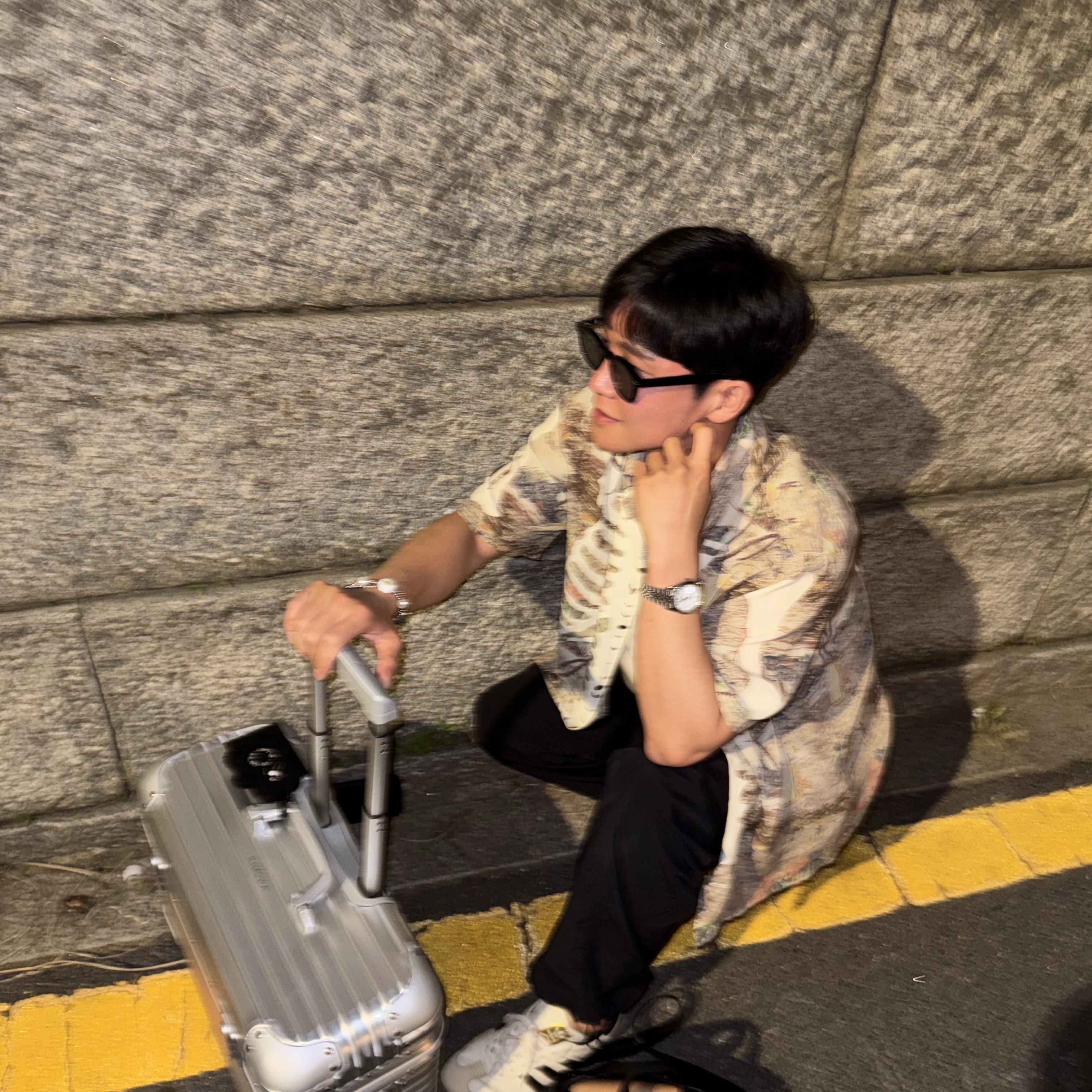 Rimowa Original Pilot Case Silver, (W) Adidas Samba OG Cream White Core Black 착용 스타일 - 1
