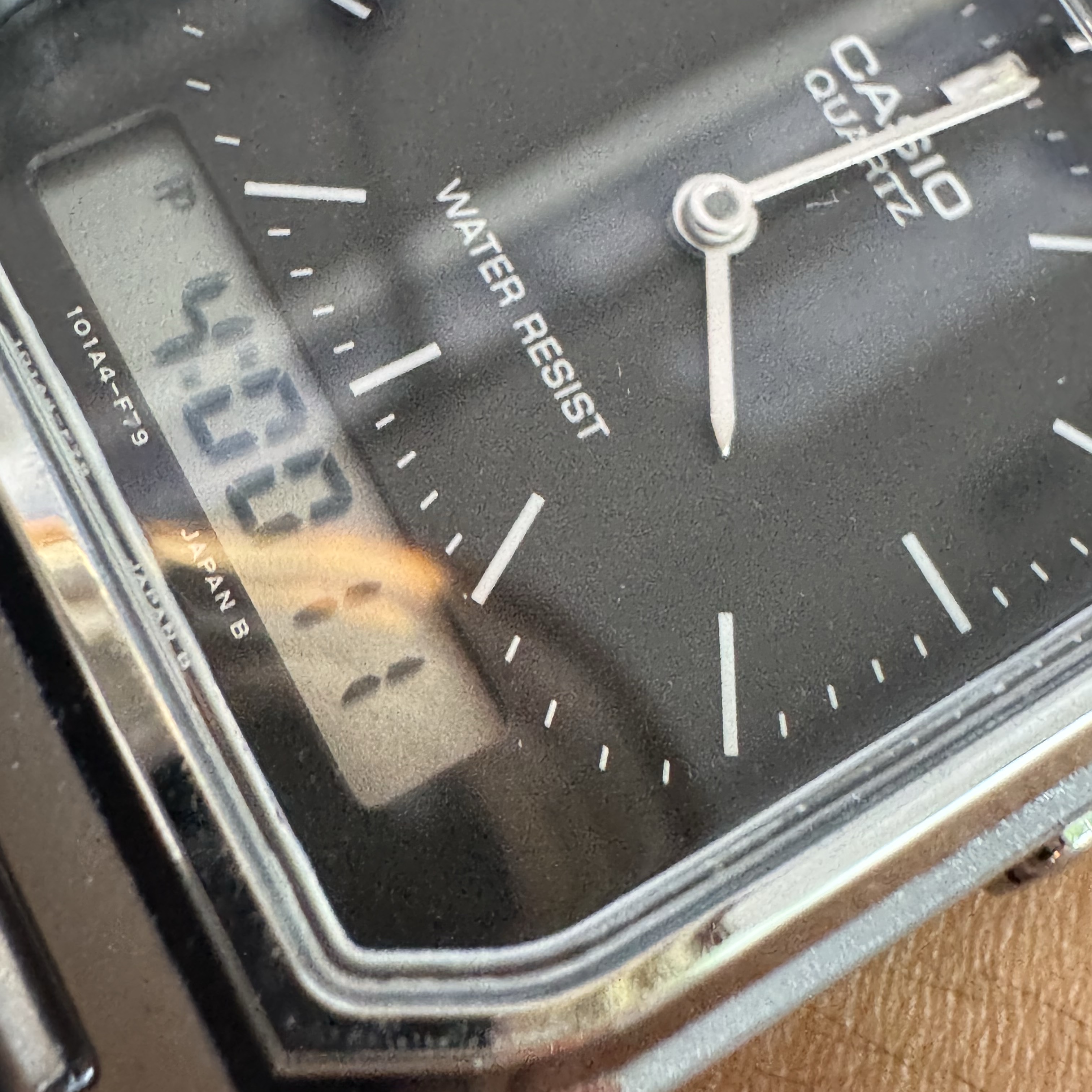 Casio AQ-230A-1DMQ 착용 스타일