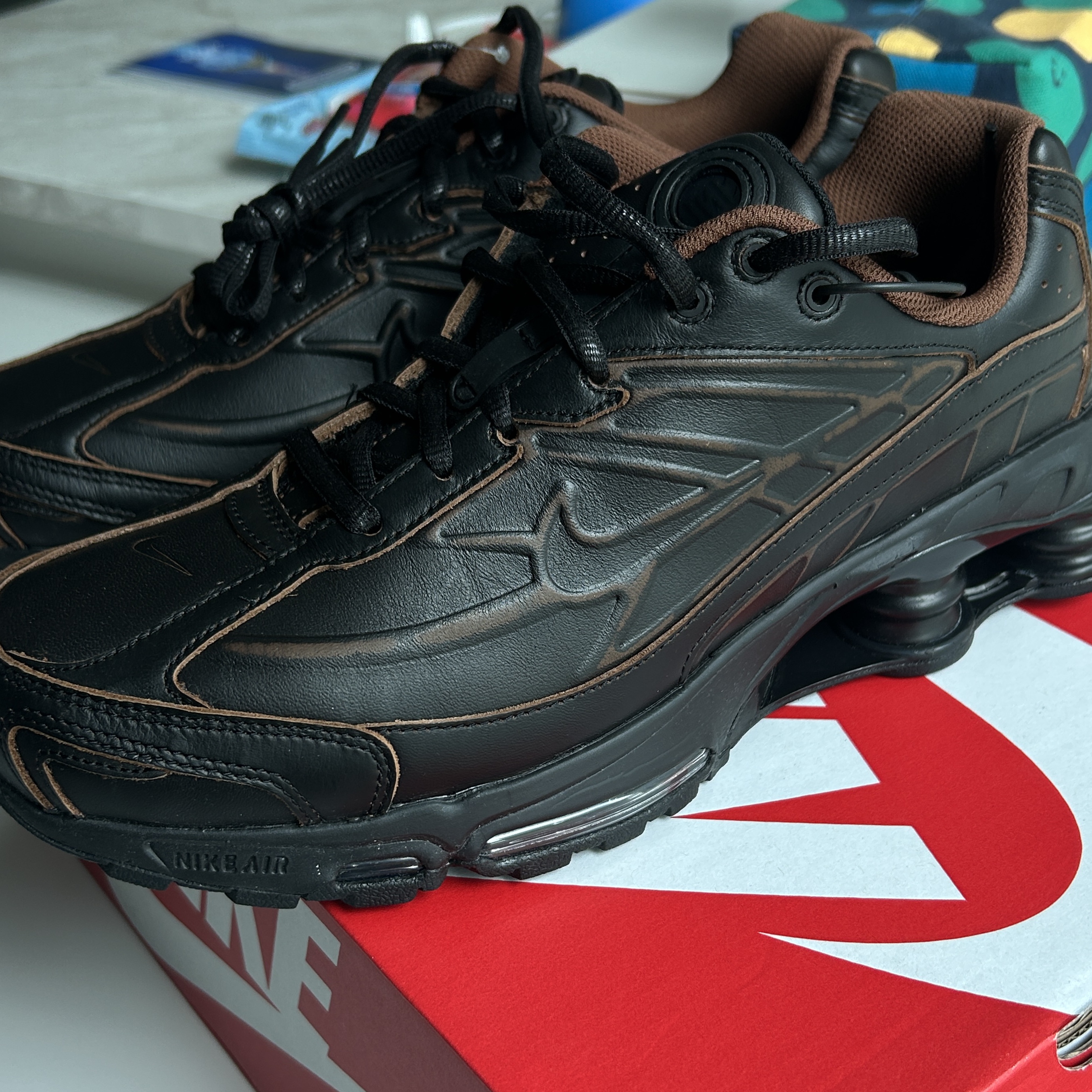 Nike Shox Ride 2 PRM Black and Light British Tan 착용 스타일