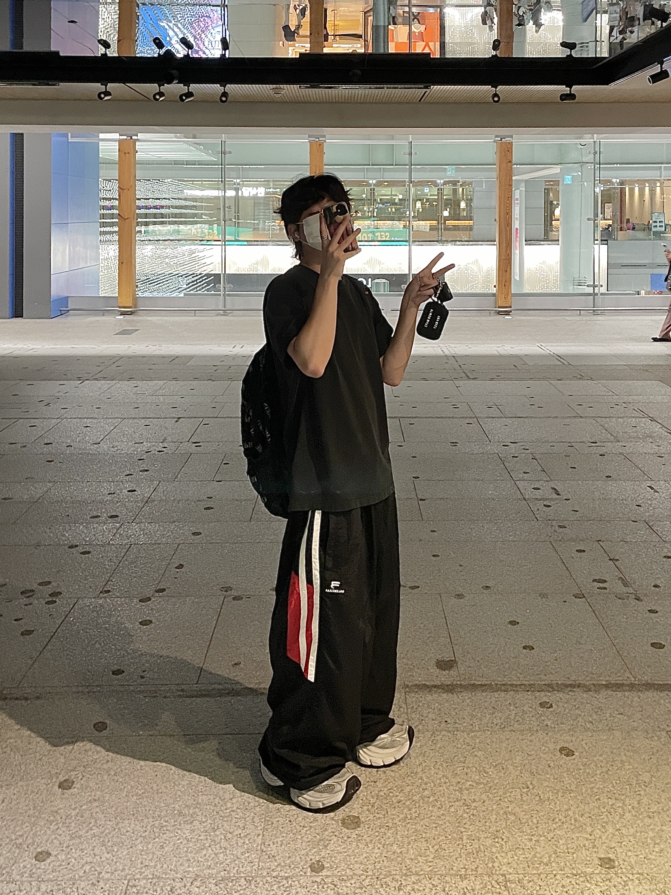 Balenciaga 10XL Sneakers White Grey Silver Black, Balenciaga Sporty B Track Pants Black 착용 스타일