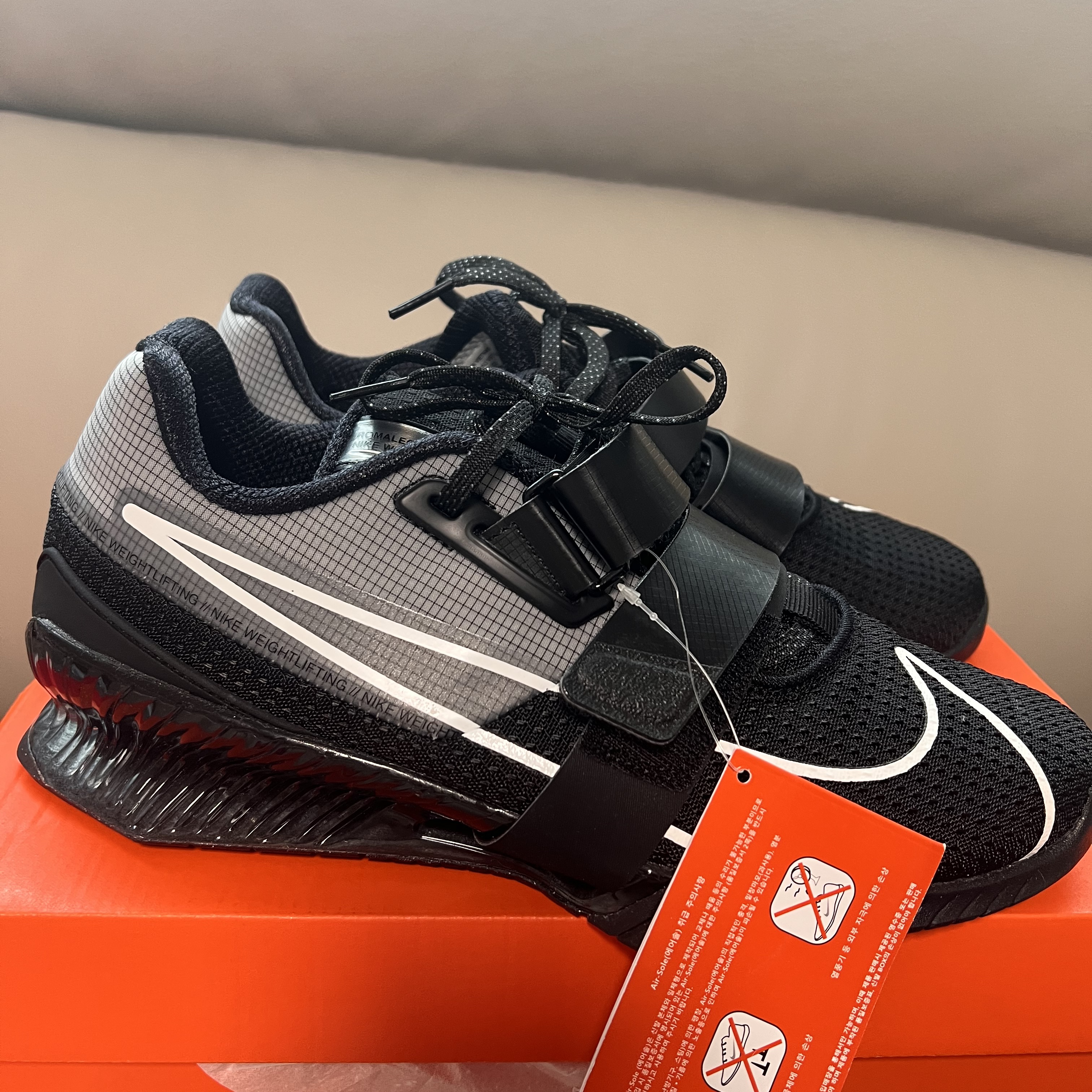 Nike Romaleos 4 Black White 착용 스타일 - 2